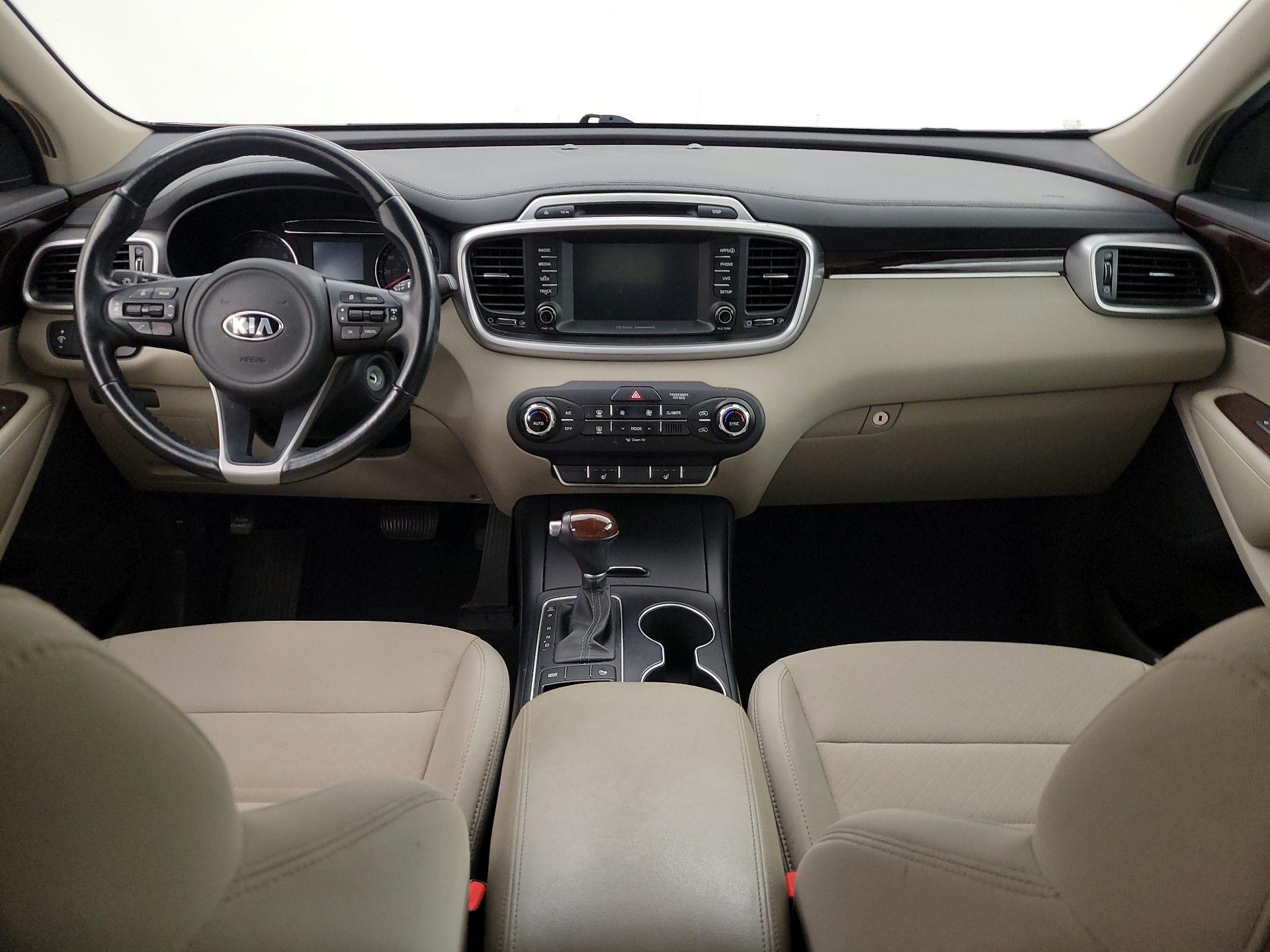 Thumbnail: 2017 Kia Sorento - 9