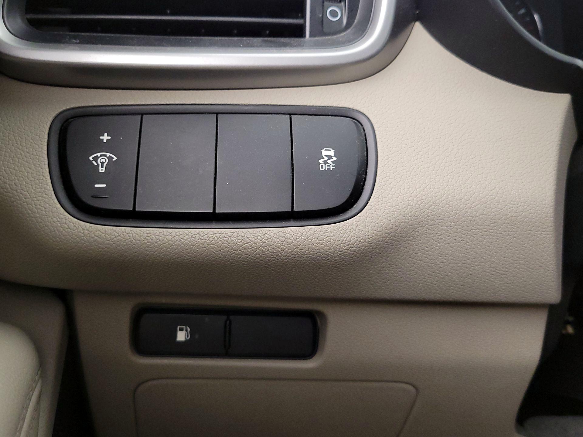 Thumbnail: 2017 Kia Sorento - 13