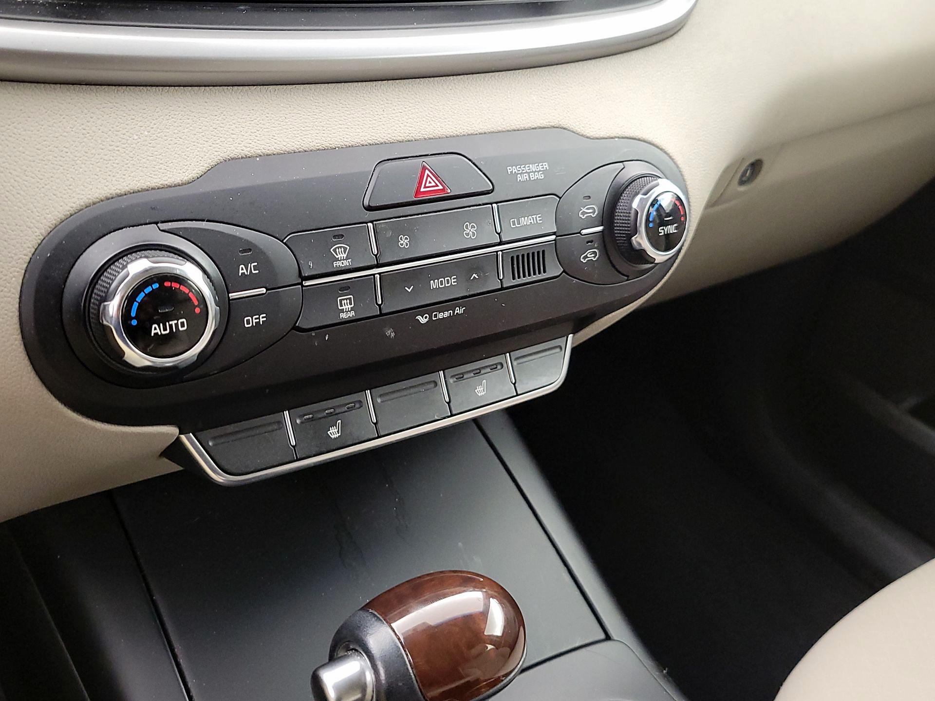 Thumbnail: 2017 Kia Sorento - 16