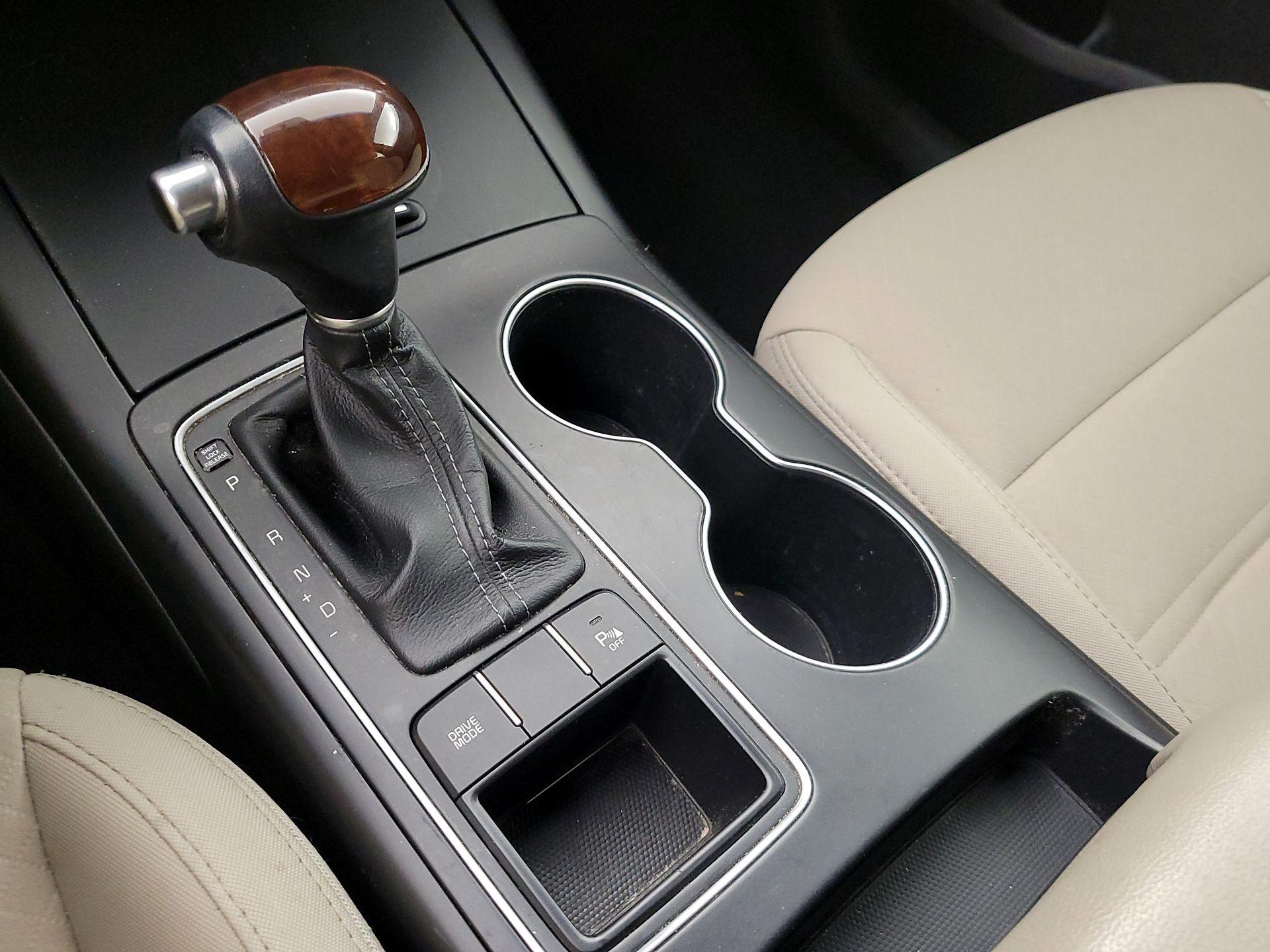 Thumbnail: 2017 Kia Sorento - 17