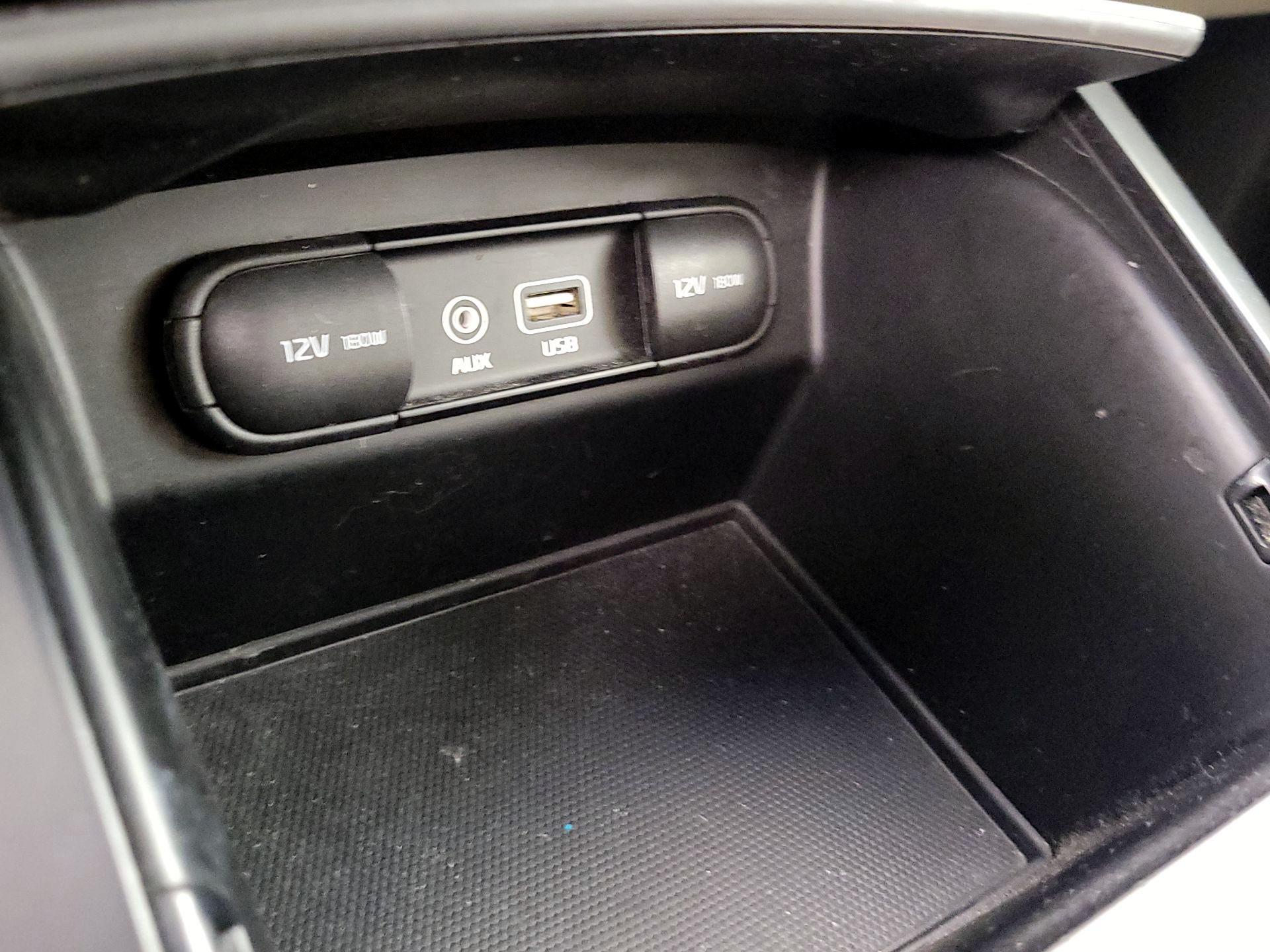 Thumbnail: 2017 Kia Sorento - 18