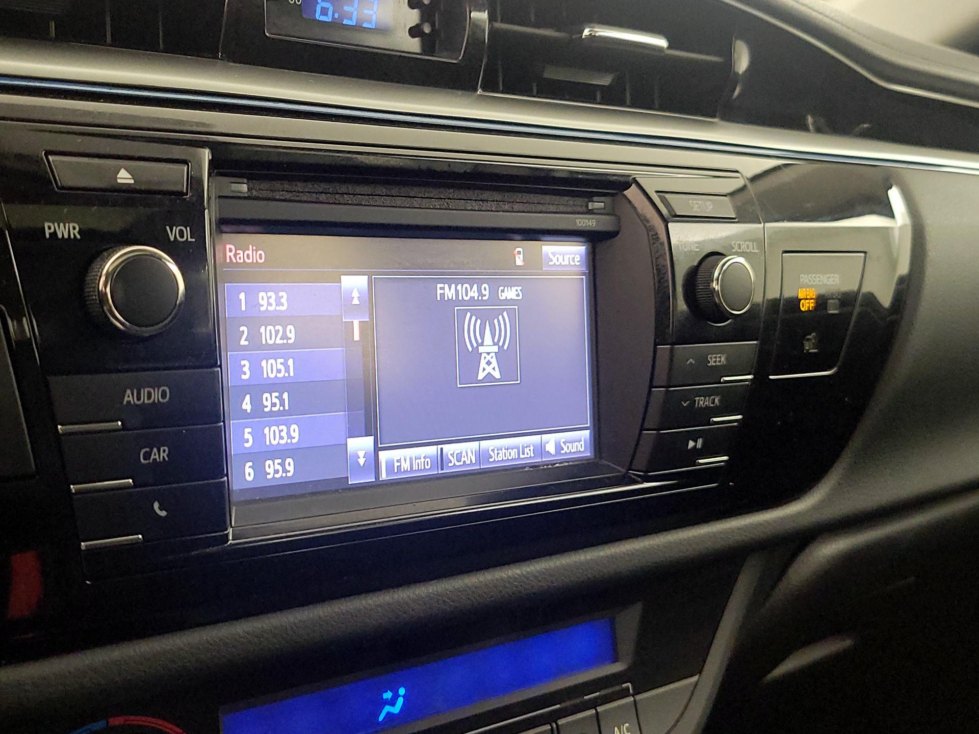 Thumbnail: 2015 Toyota Corolla - 15