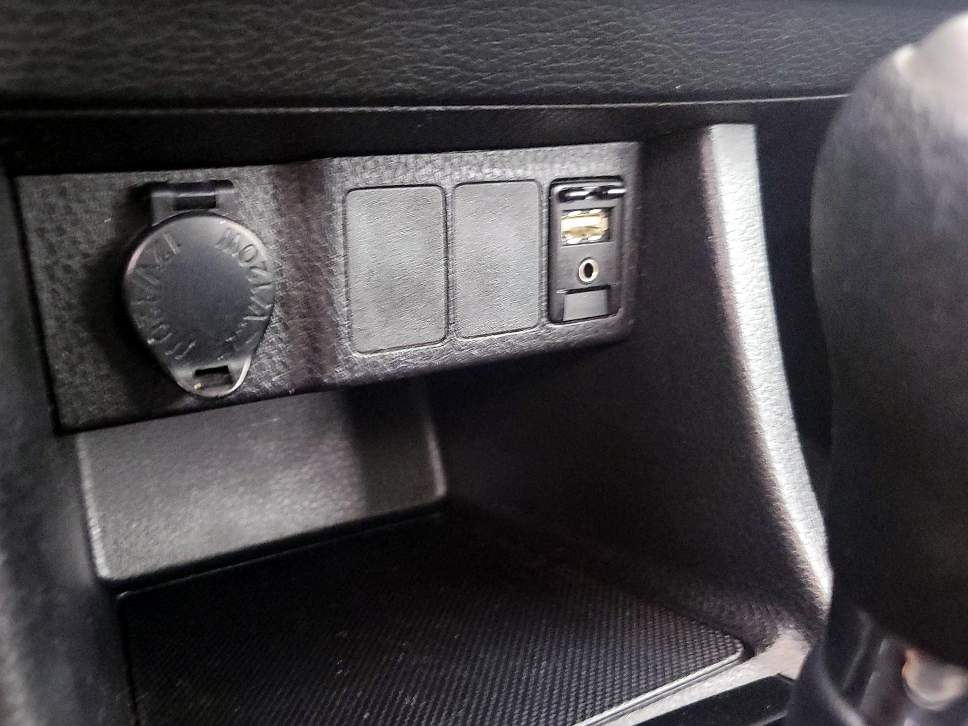 Thumbnail: 2015 Toyota Corolla - 18