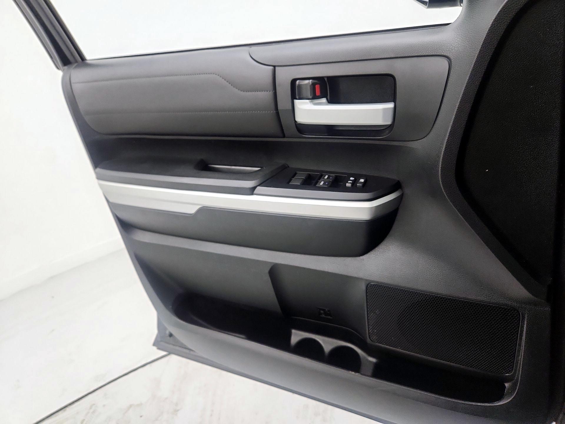 Thumbnail: 2017 Toyota Tundra - 12