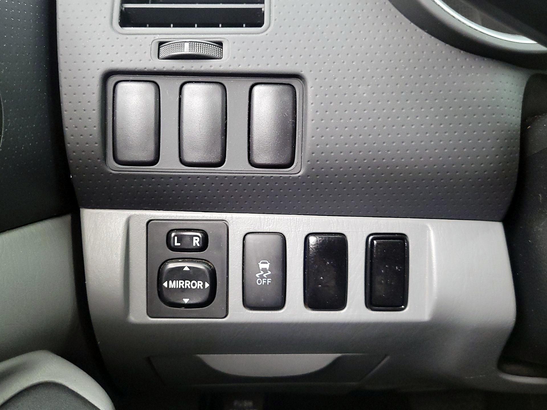 Thumbnail: 2015 Toyota Tacoma - 13