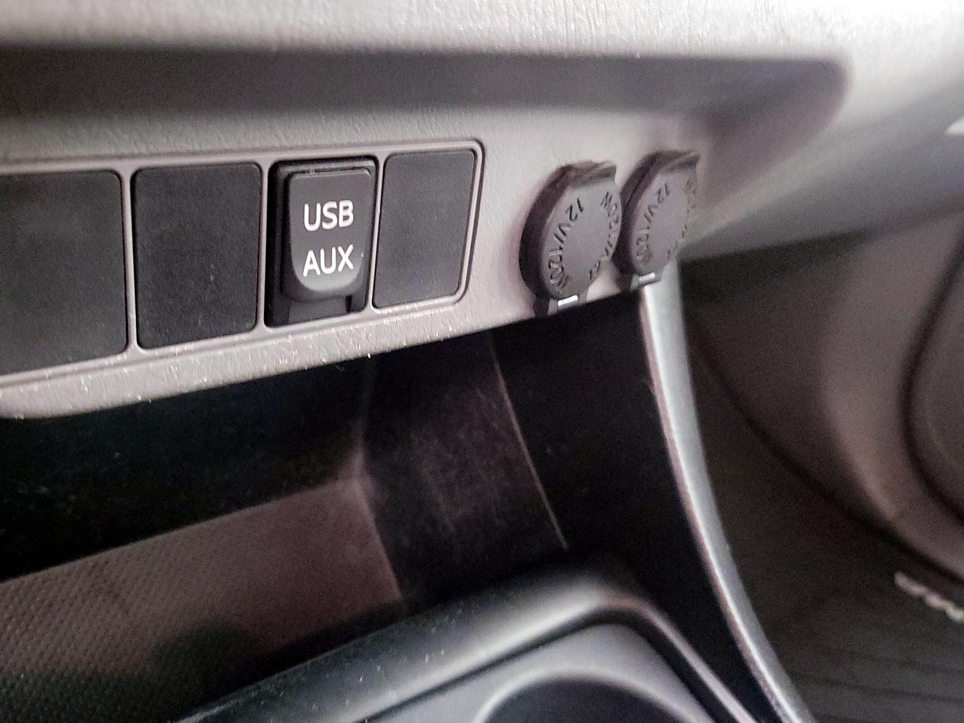 Thumbnail: 2015 Toyota Tacoma - 18