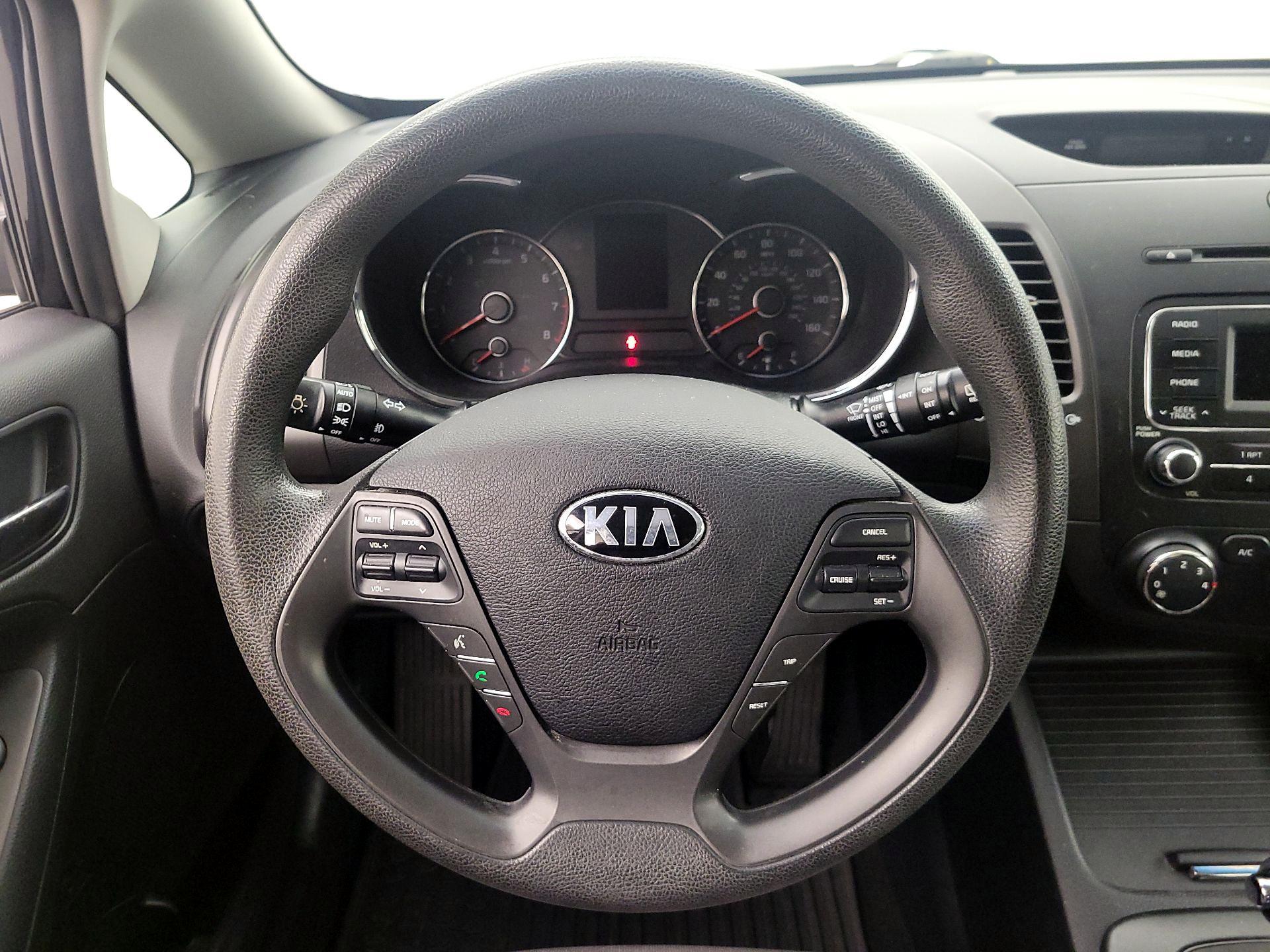 Thumbnail: 2016 Kia Forte - 10