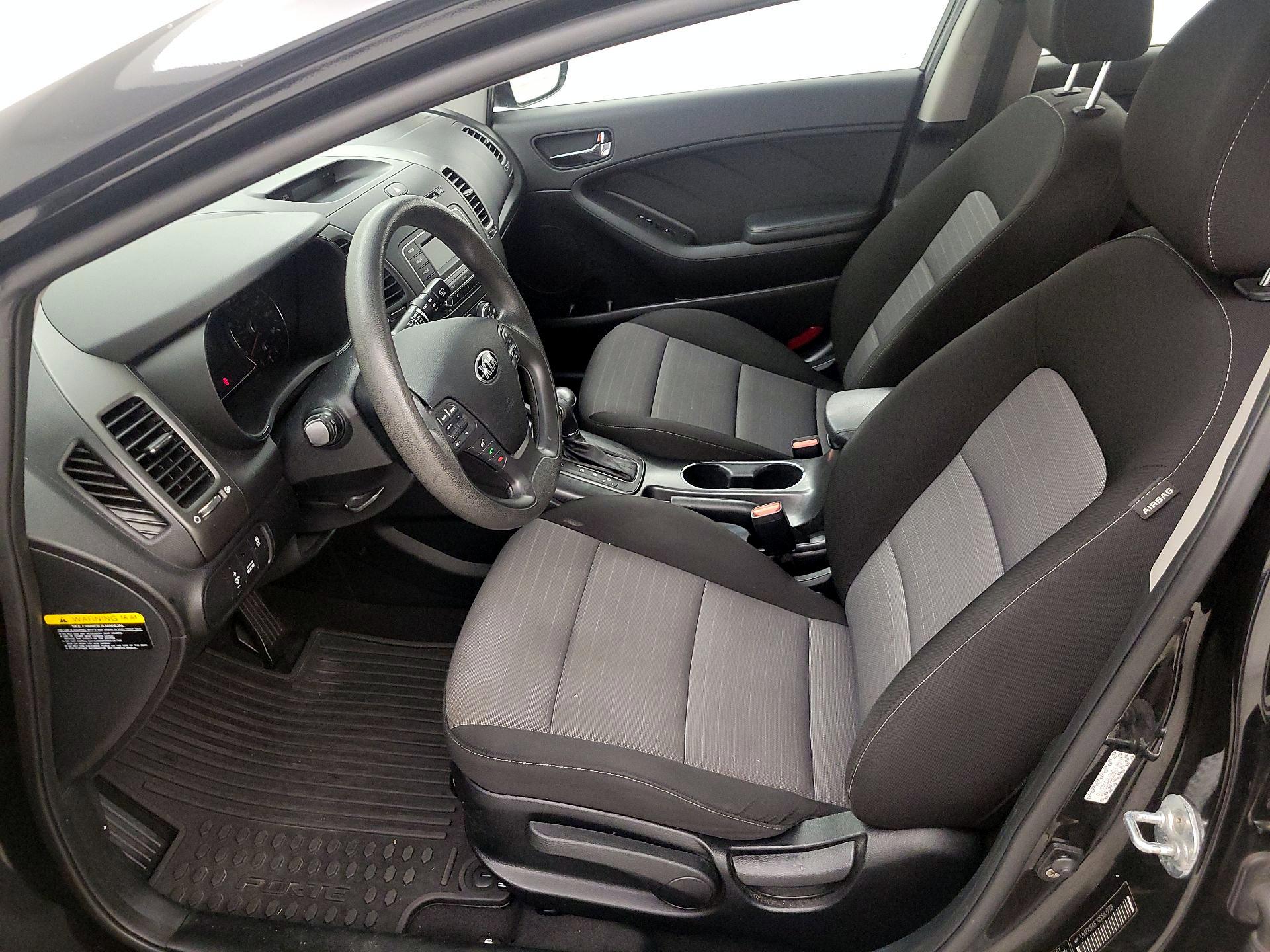 Thumbnail: 2016 Kia Forte - 11