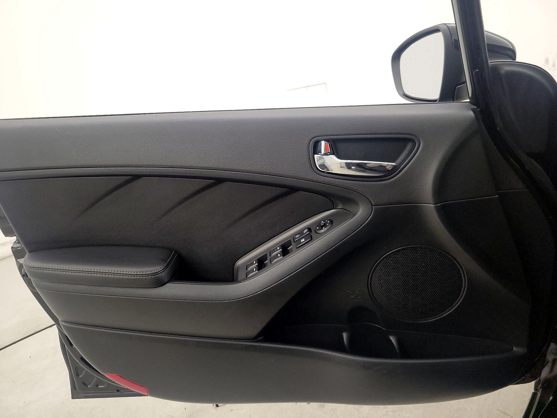 Thumbnail: 2016 Kia Forte - 12