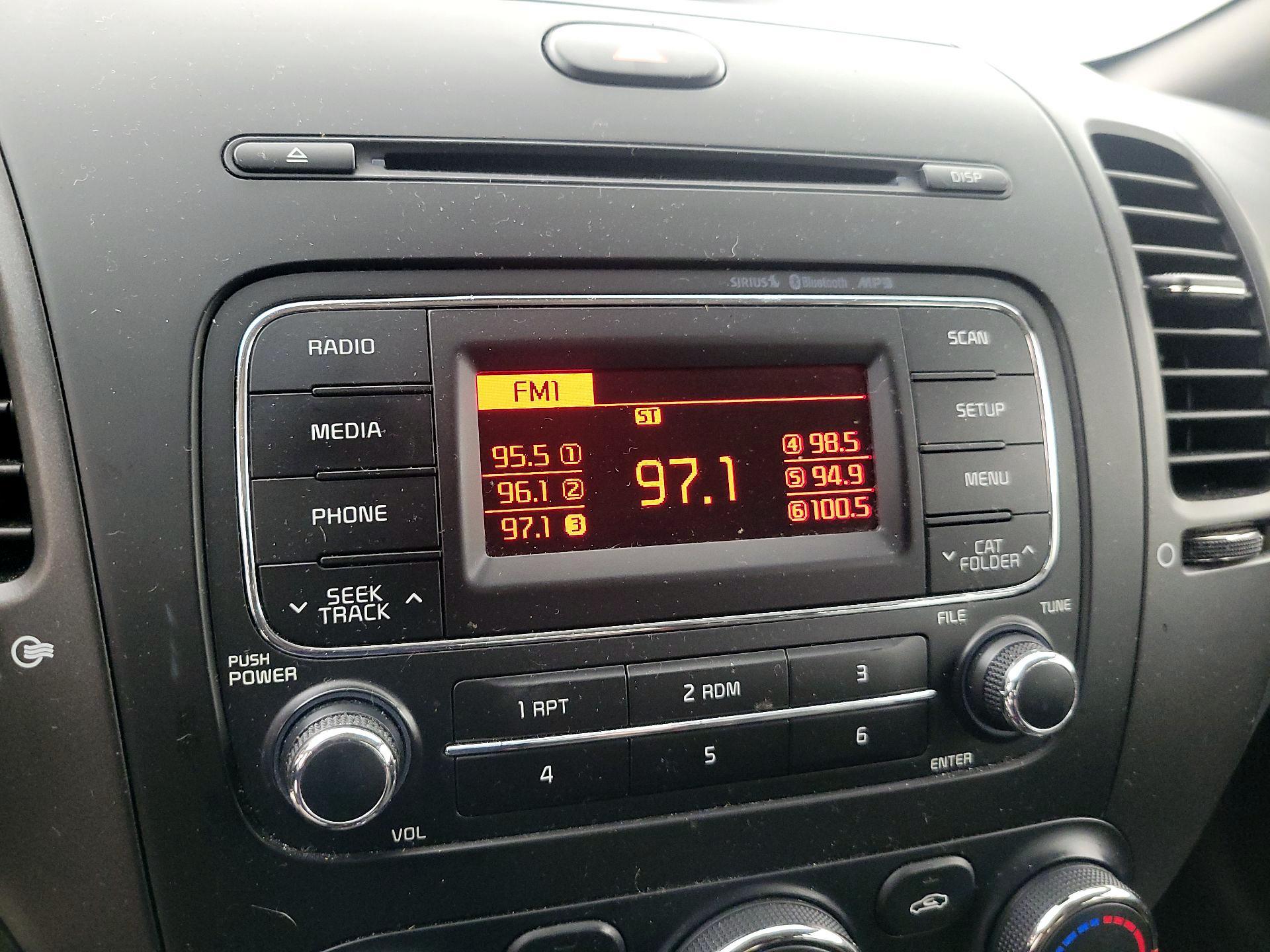 Thumbnail: 2016 Kia Forte - 14