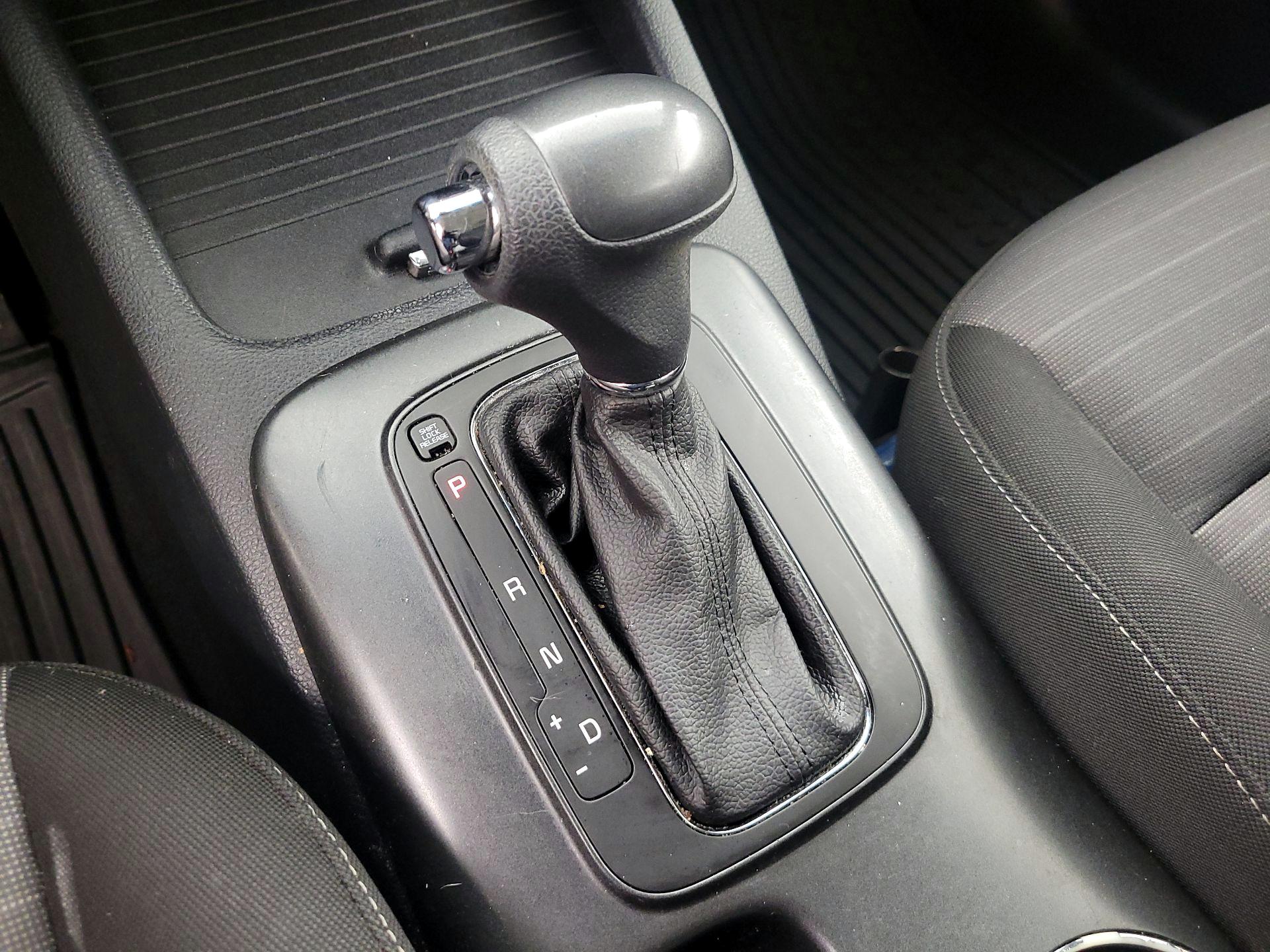 Thumbnail: 2016 Kia Forte - 16