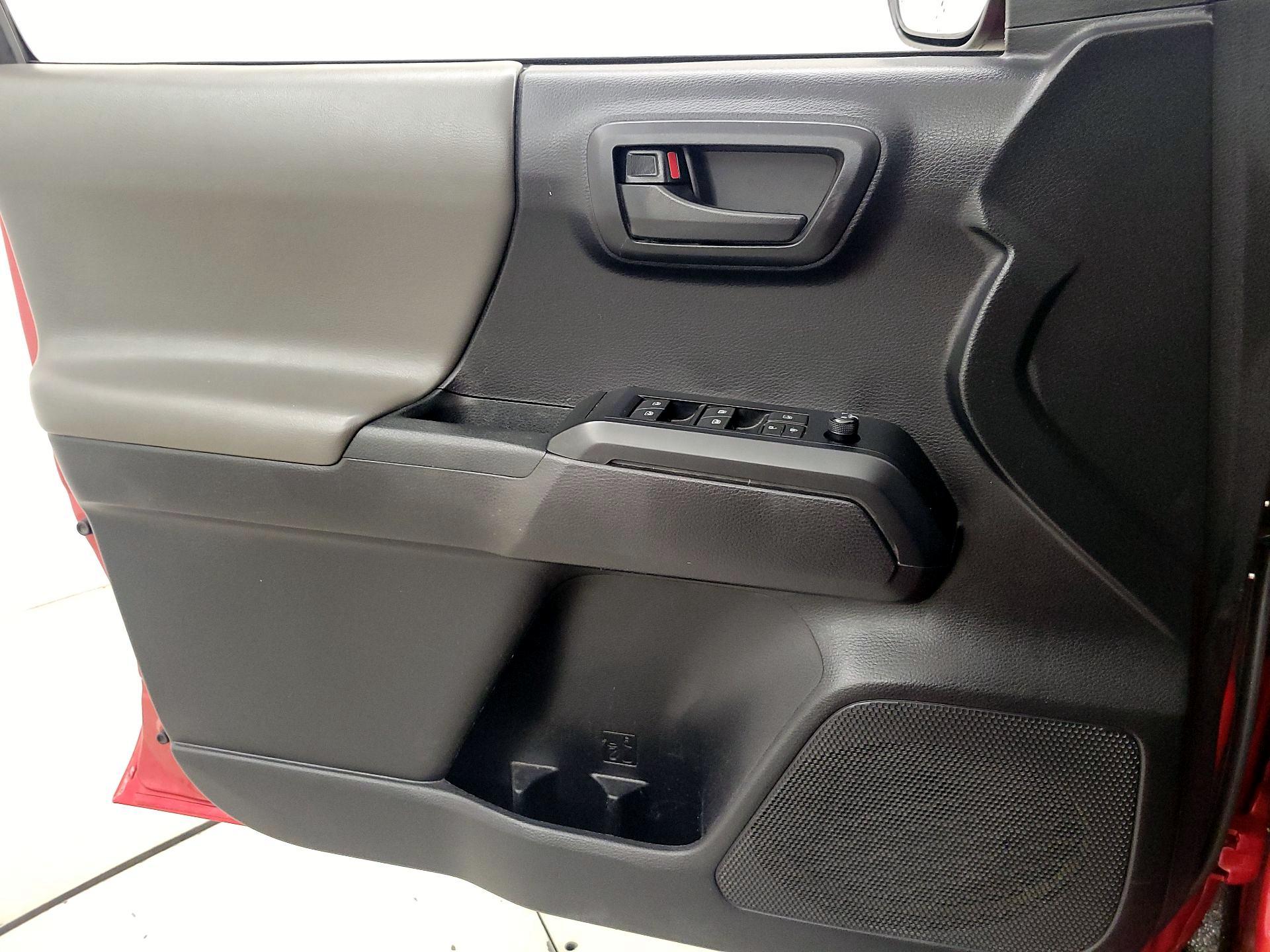 Thumbnail: 2021 Toyota Tacoma - 12