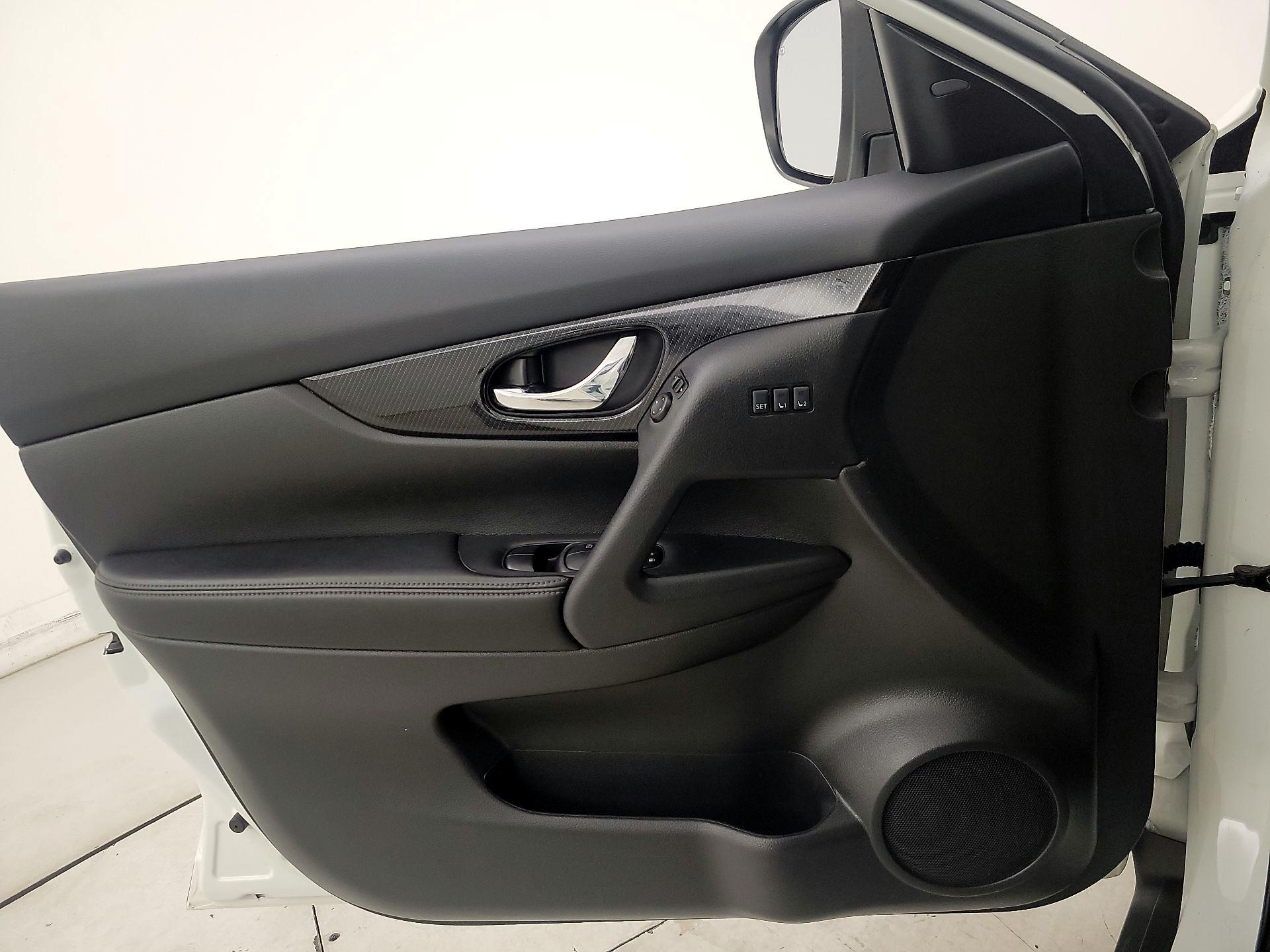 Thumbnail: 2019 Nissan Rogue - 12