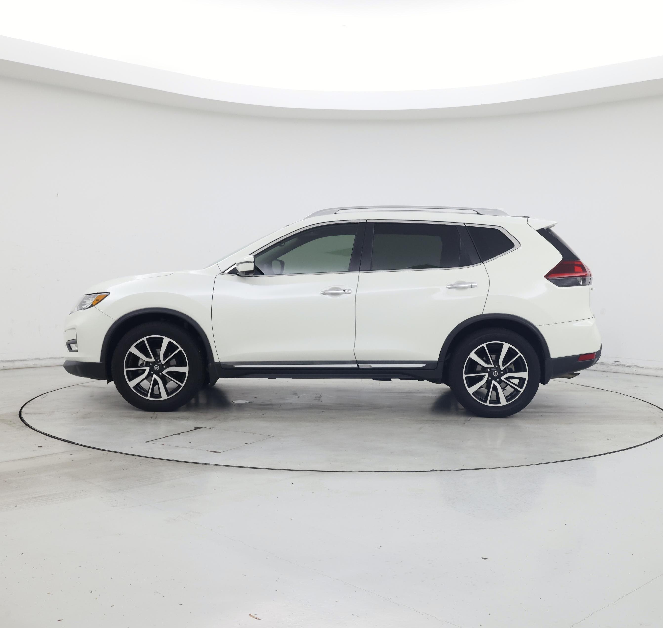 Thumbnail: 2019 Nissan Rogue - 3