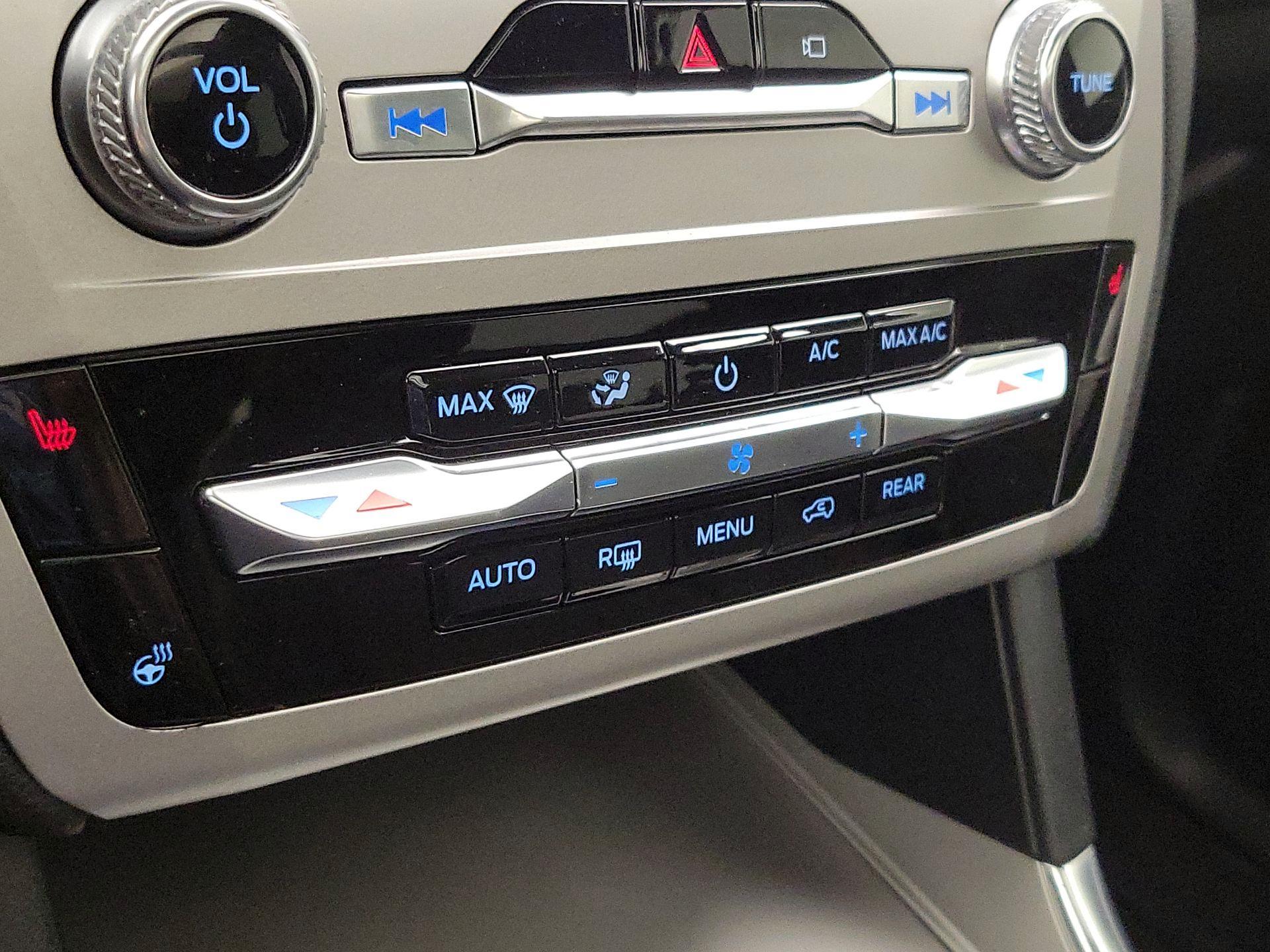 Thumbnail: 2022 Ford Explorer - 16