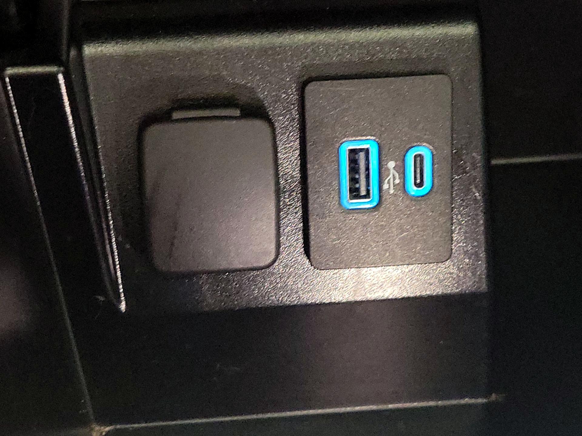 Thumbnail: 2022 Ford Explorer - 18