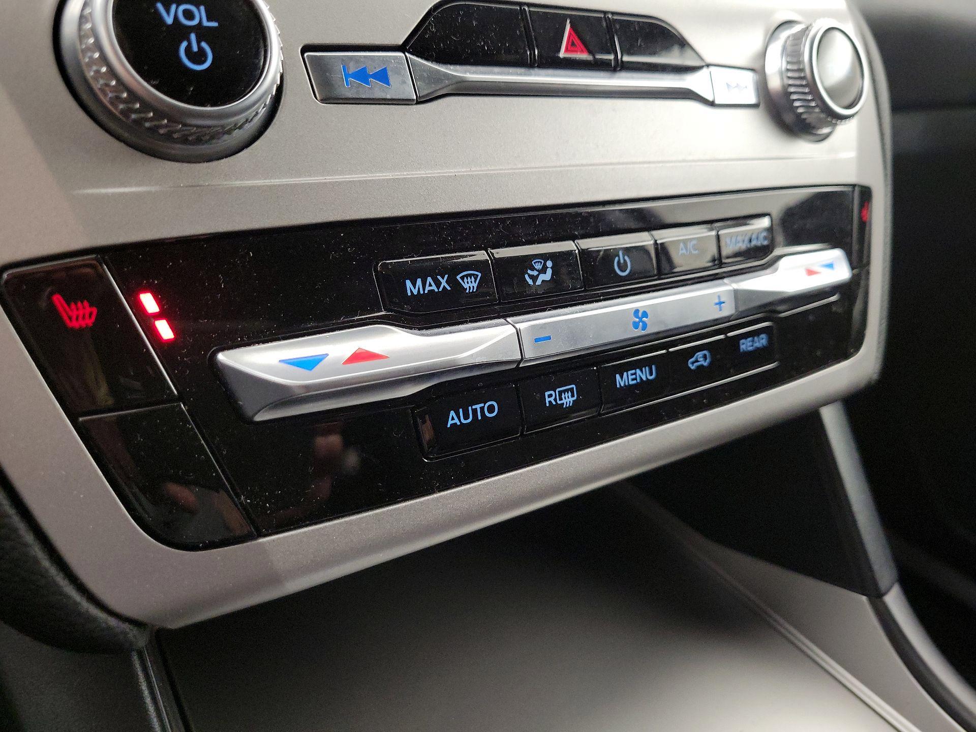 Thumbnail: 2022 Ford Explorer - 16