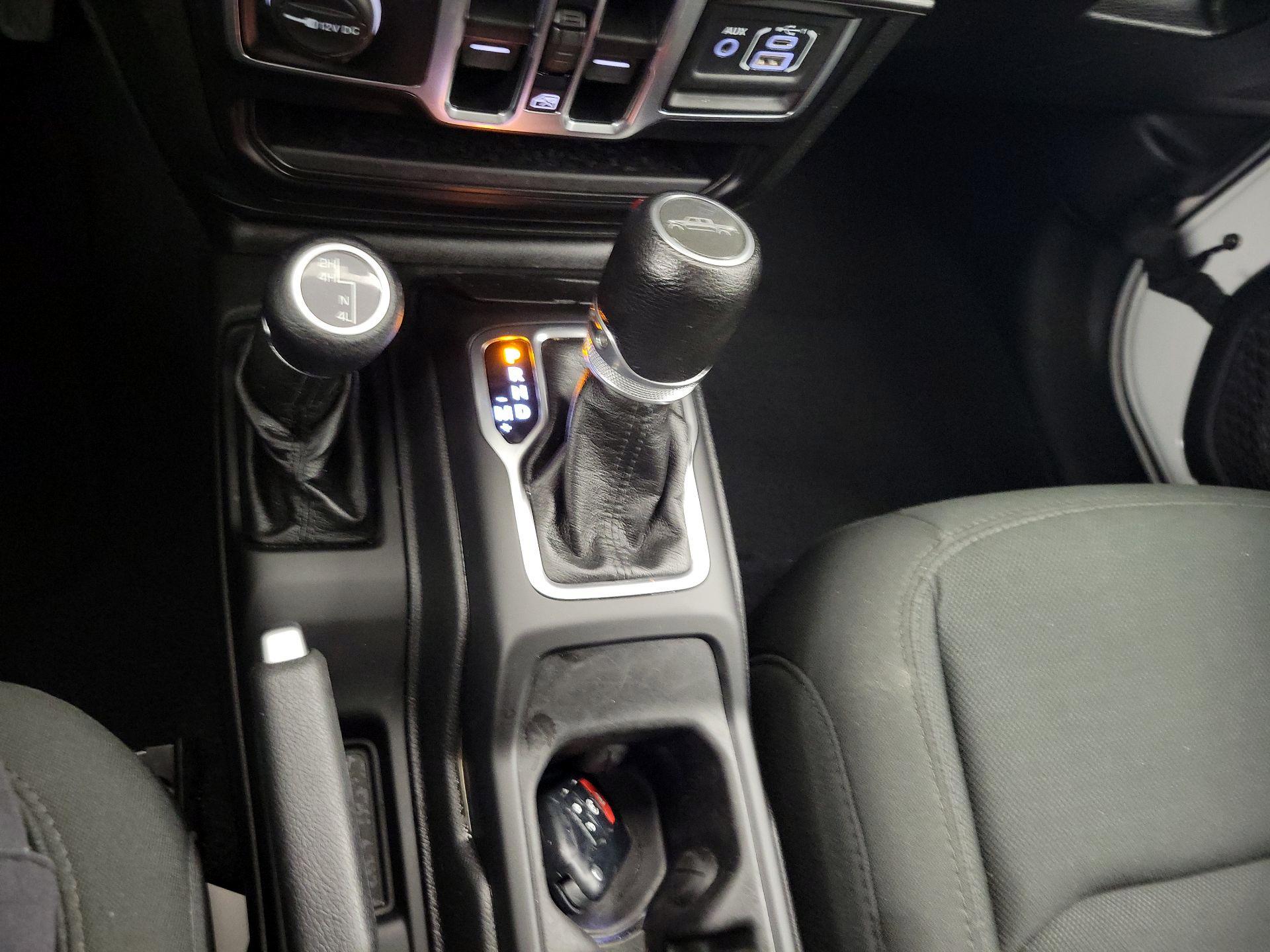 Thumbnail: 2021 Jeep Gladiator - 17