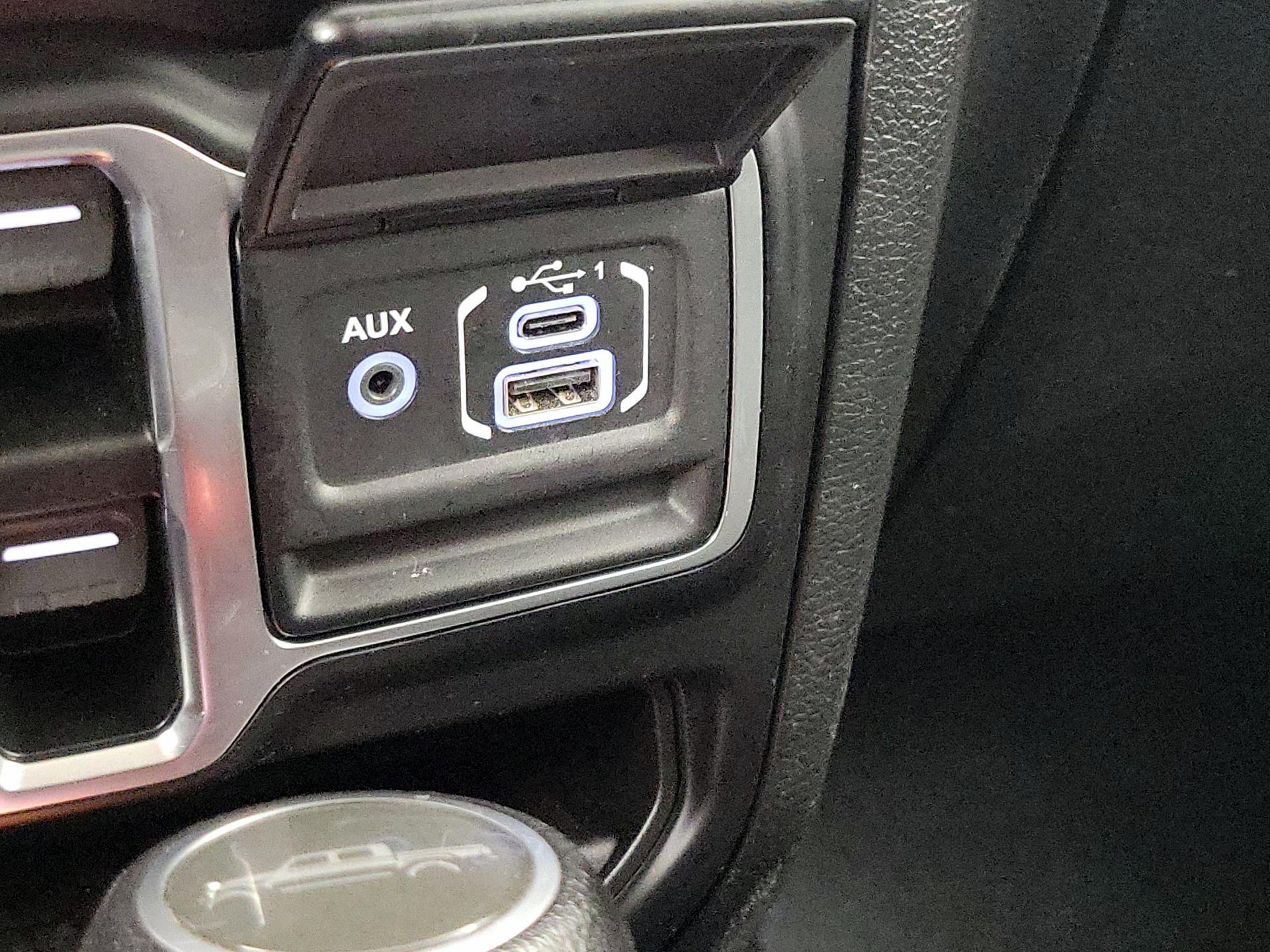 Thumbnail: 2021 Jeep Gladiator - 18