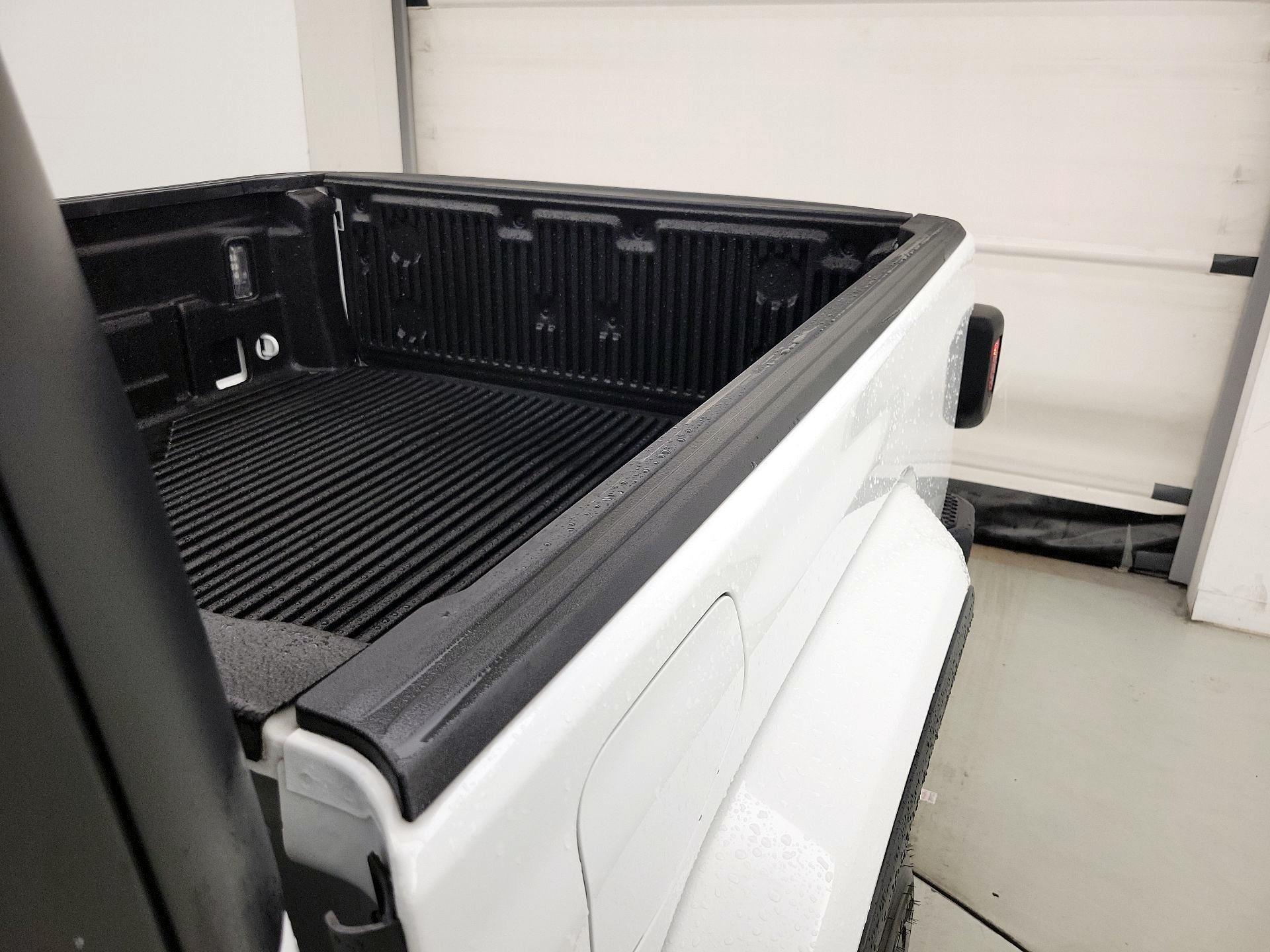 Thumbnail: 2021 Jeep Gladiator - 20