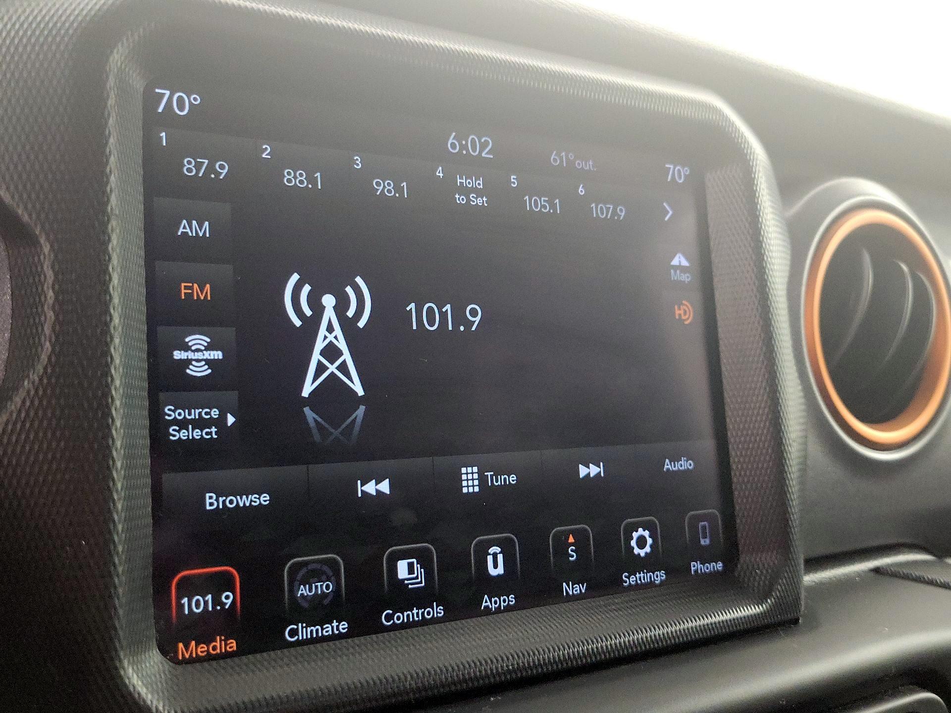 Thumbnail: 2021 Jeep Gladiator - 16