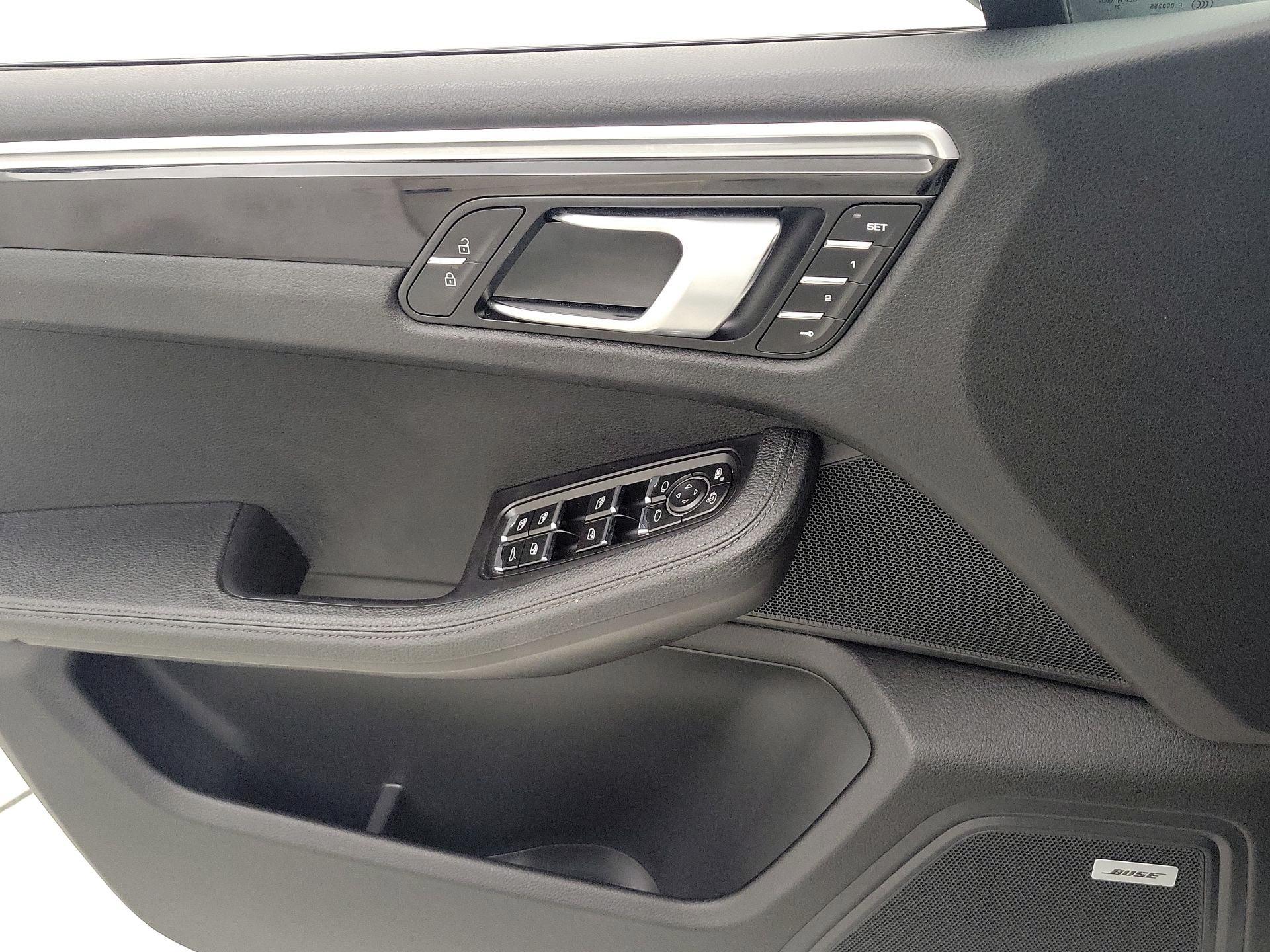 Thumbnail: 2021 Porsche Macan - 12