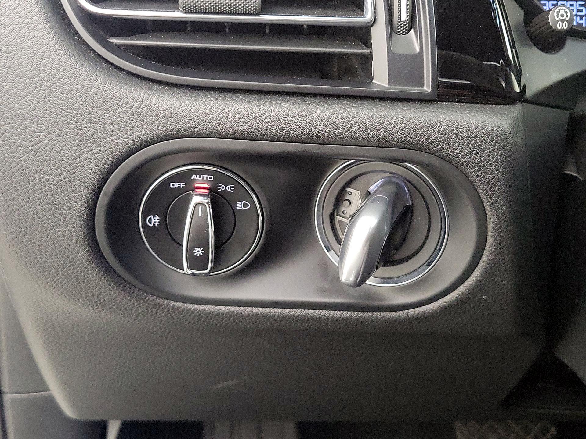 Thumbnail: 2021 Porsche Macan - 13