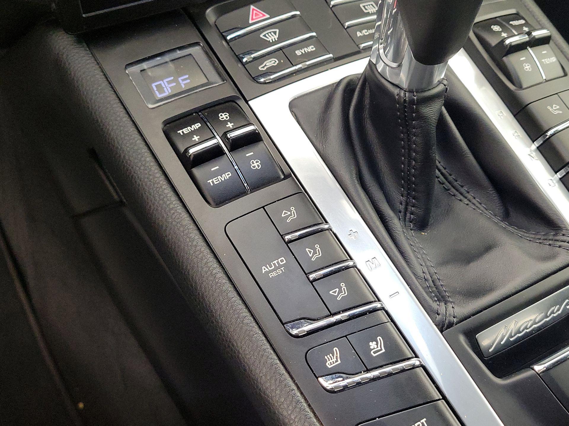 Thumbnail: 2021 Porsche Macan - 17