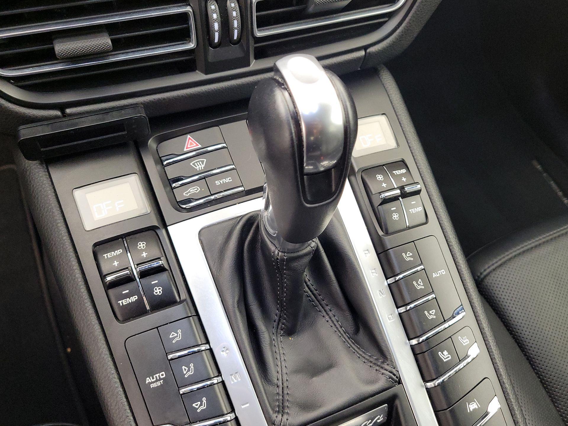 Thumbnail: 2021 Porsche Macan - 18