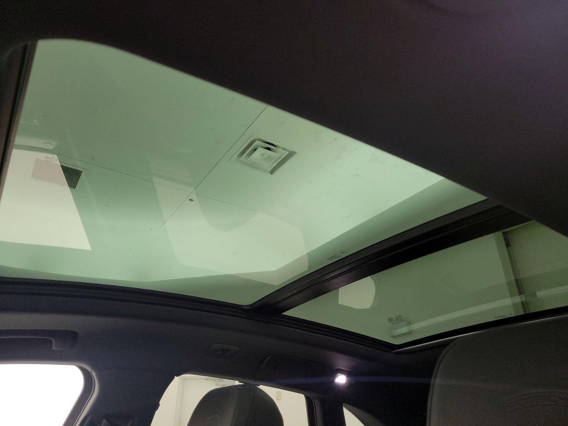 Thumbnail: 2021 Porsche Macan - 20