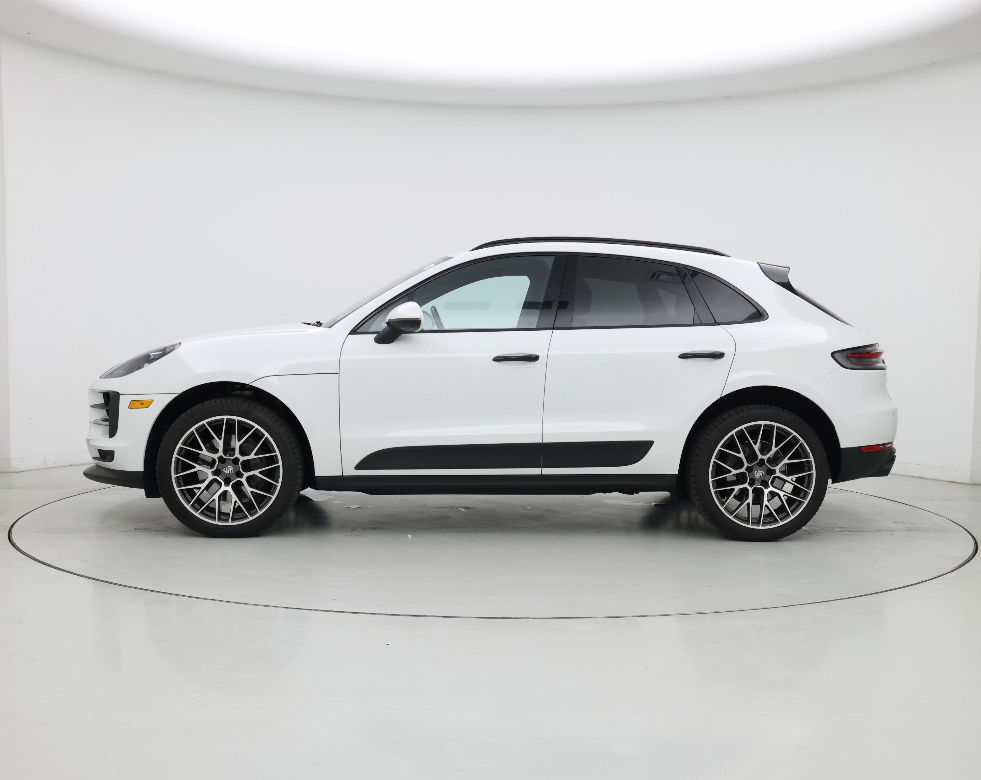 Thumbnail: 2021 Porsche Macan - 3