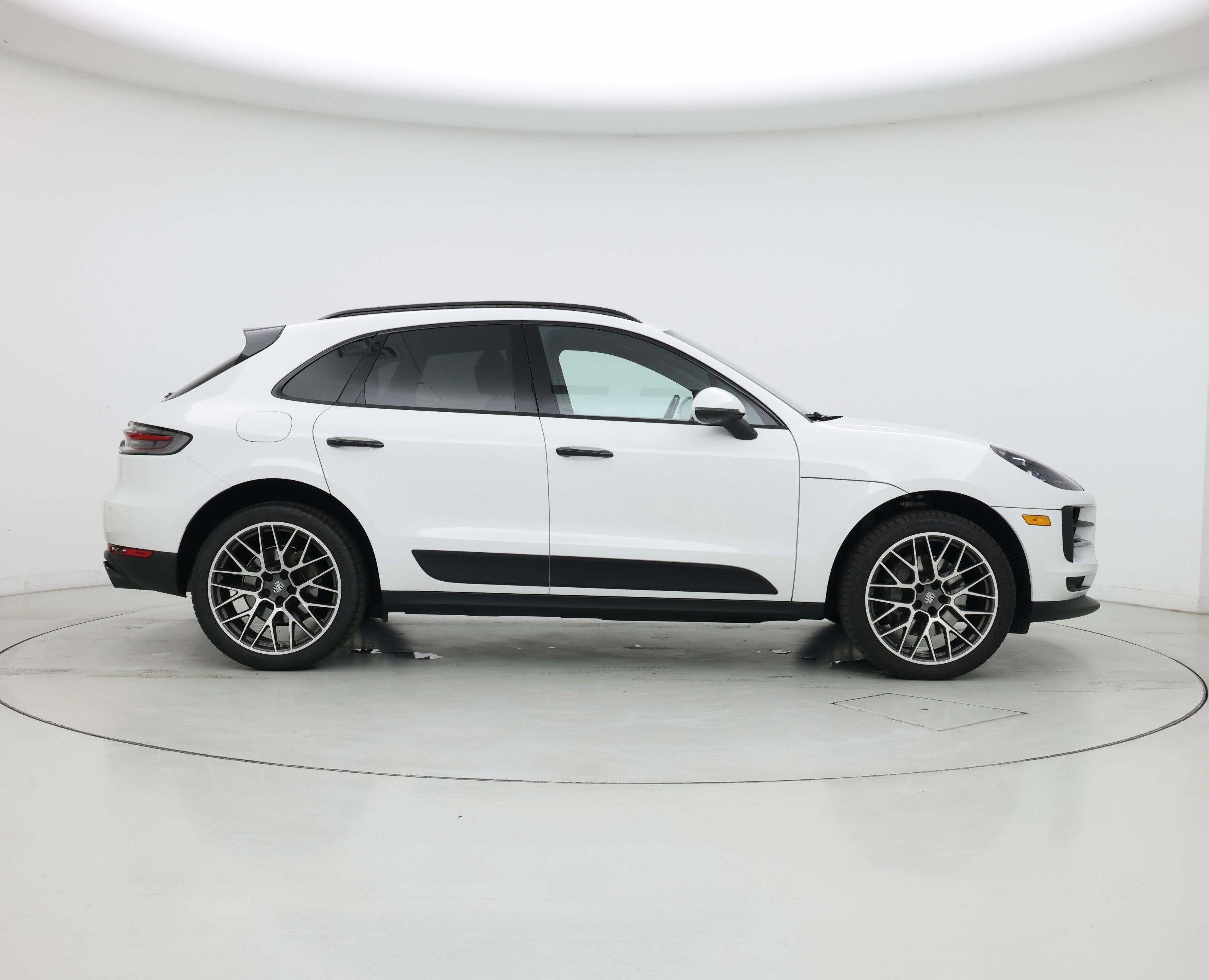 Thumbnail: 2021 Porsche Macan - 7