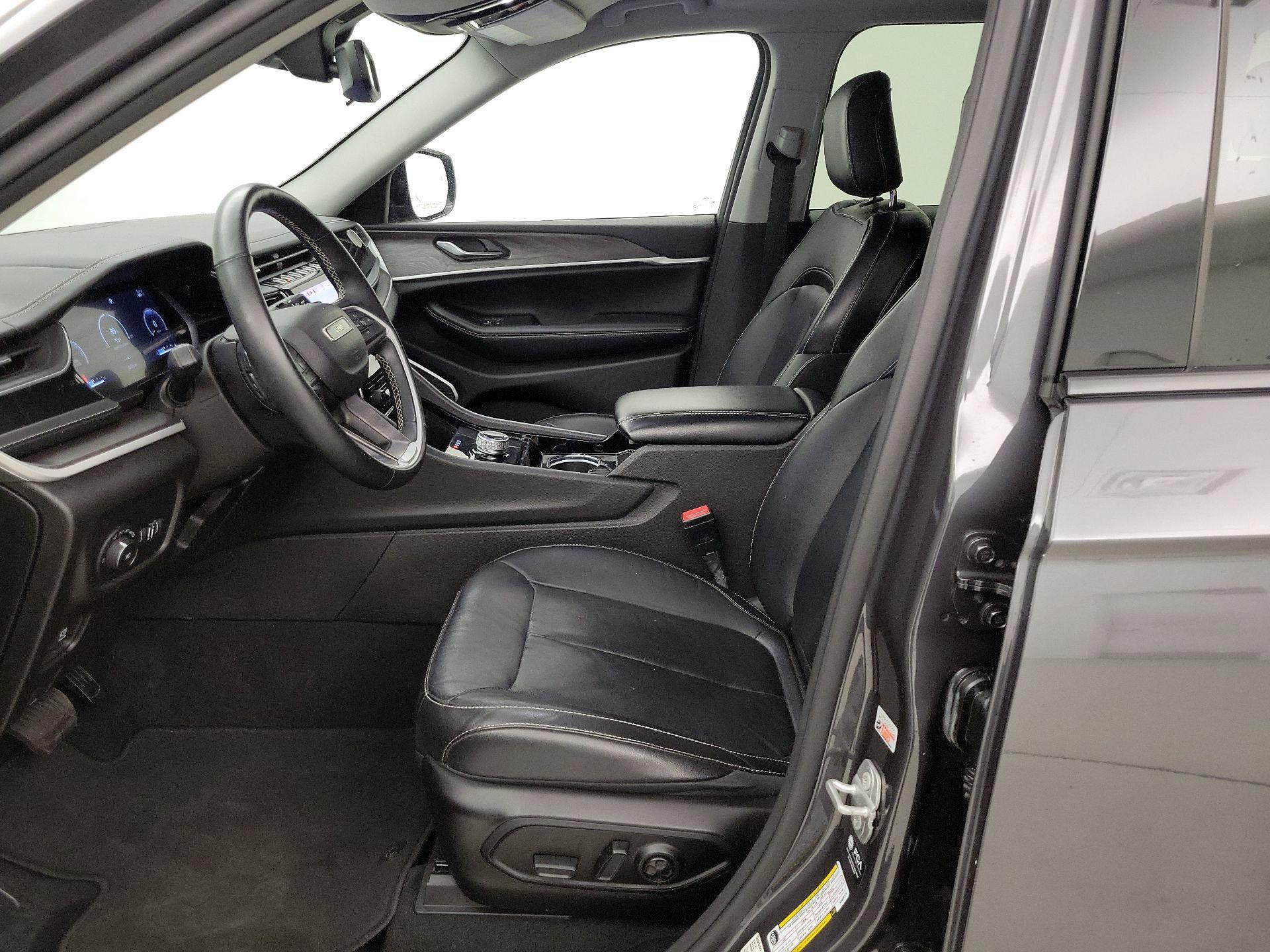 Thumbnail: 2022 Jeep Grand Cherokee - 11