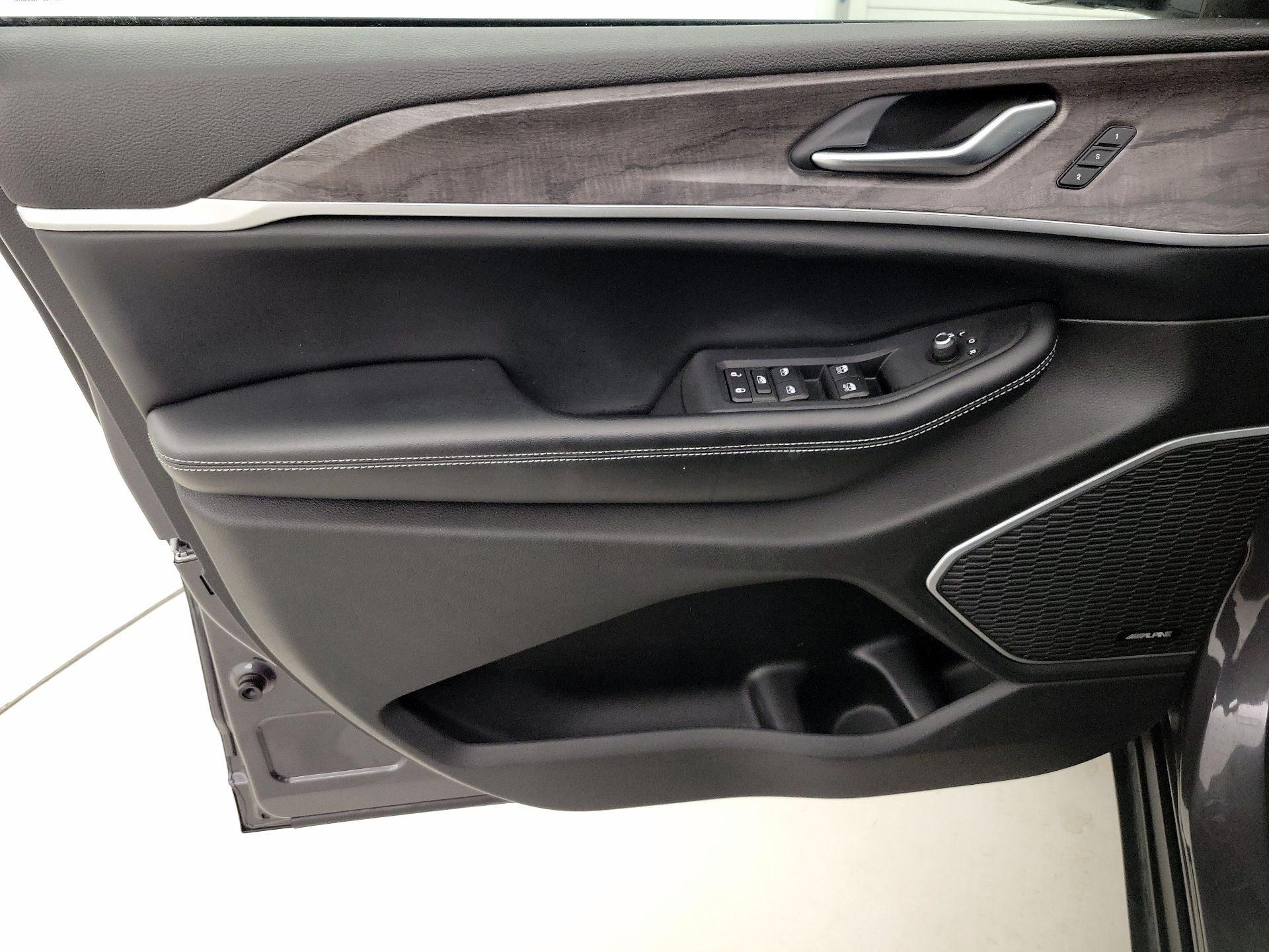 Thumbnail: 2022 Jeep Grand Cherokee - 12