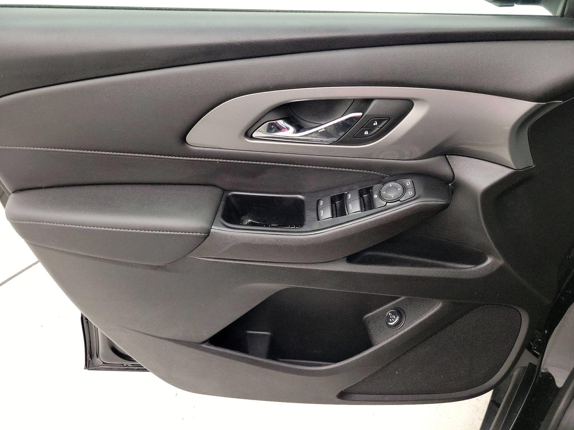 Thumbnail: 2023 Chevrolet Traverse - 12