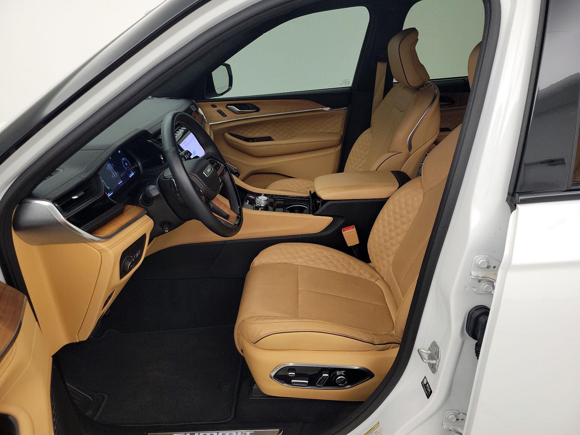 Thumbnail: 2023 Jeep Grand Cherokee - 11