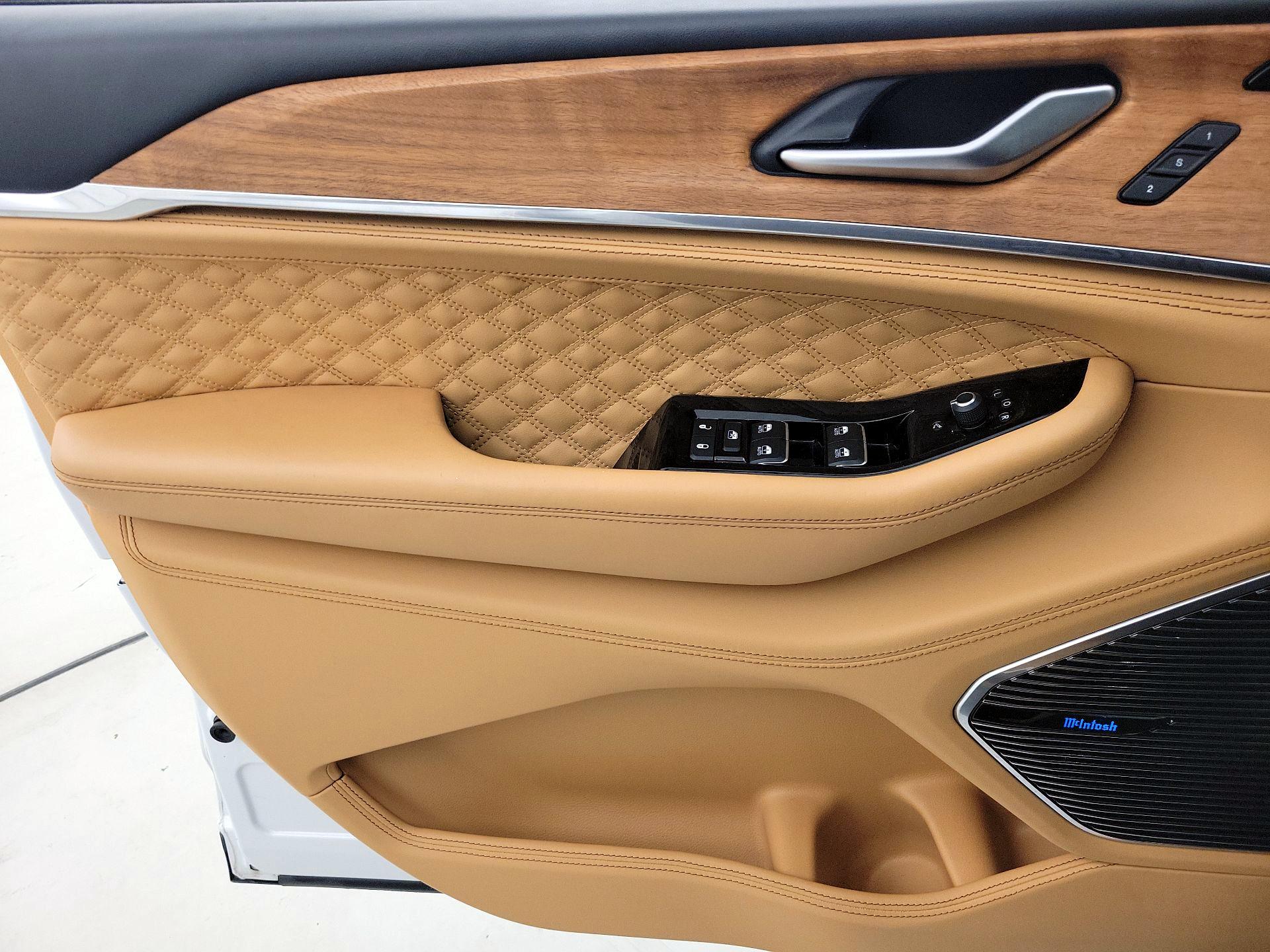 Thumbnail: 2023 Jeep Grand Cherokee - 12