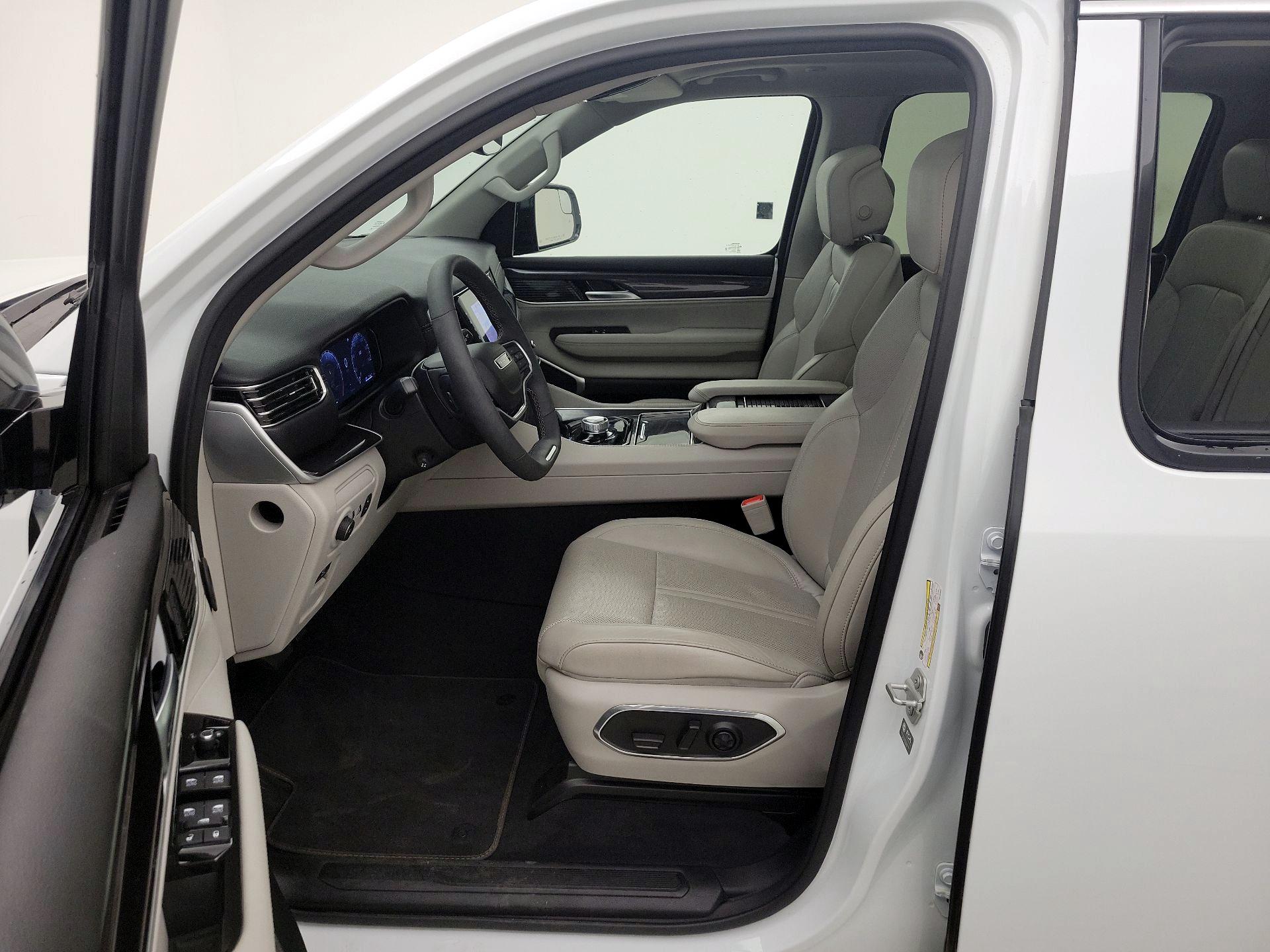 Thumbnail: 2024 Jeep Wagoneer - 11