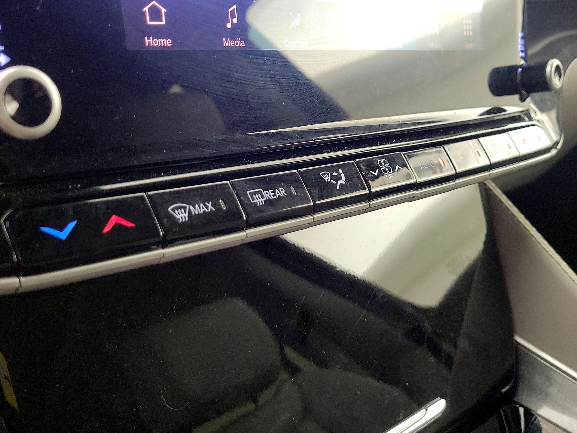 Thumbnail: 2024 Jeep Wagoneer - 17