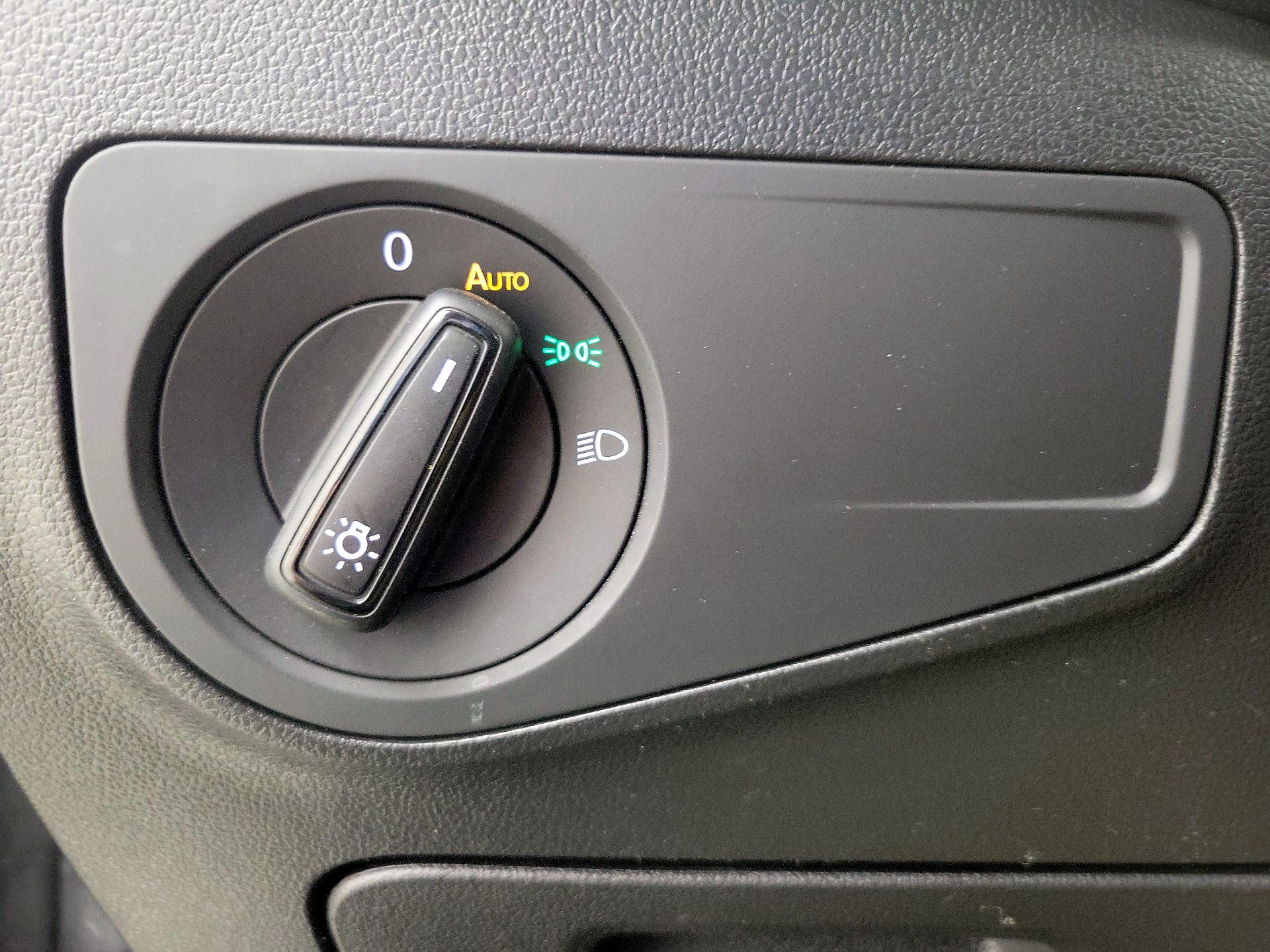 Thumbnail: 2021 Volkswagen Tiguan - 13