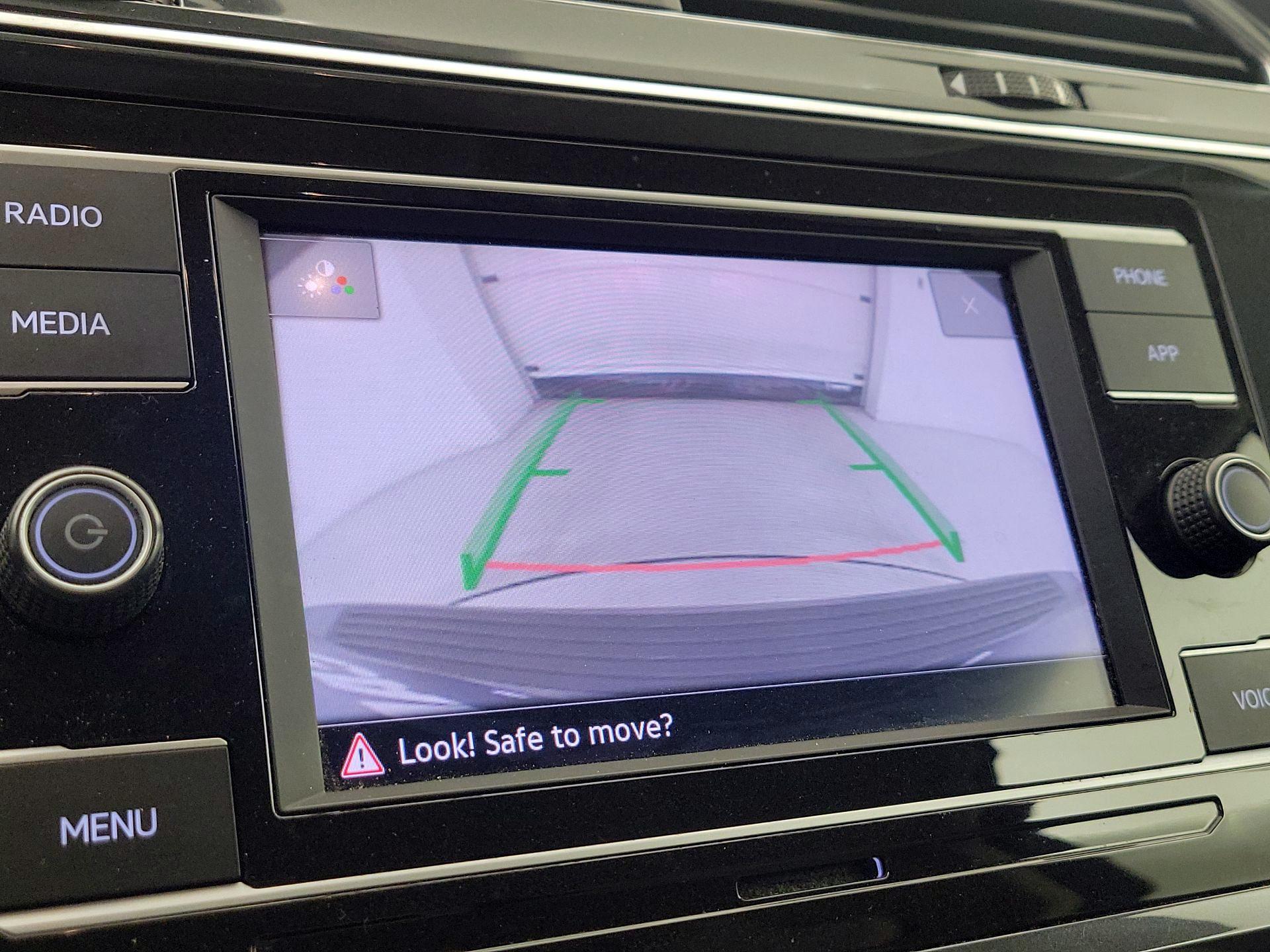 Thumbnail: 2021 Volkswagen Tiguan - 14