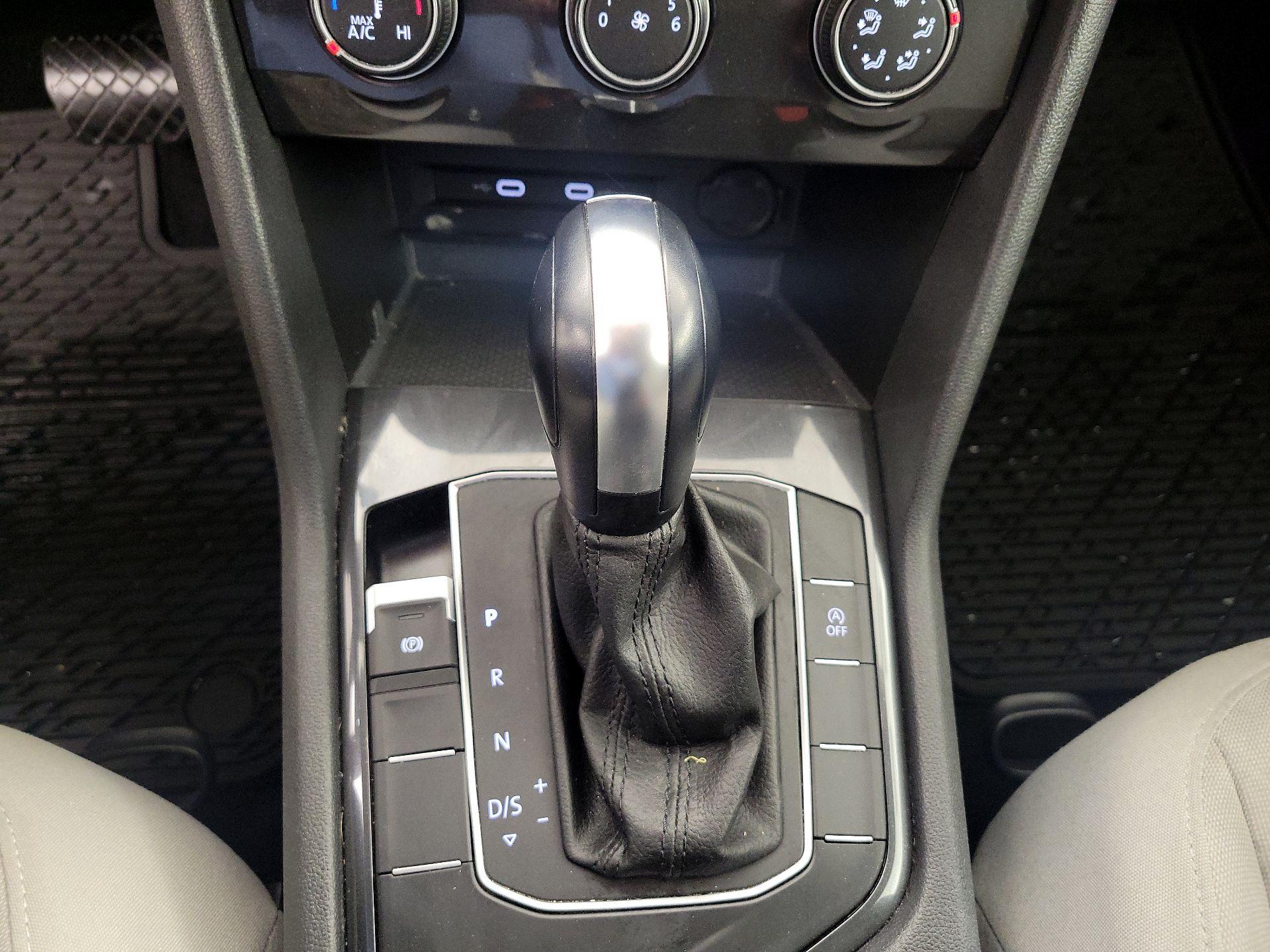 Thumbnail: 2021 Volkswagen Tiguan - 17