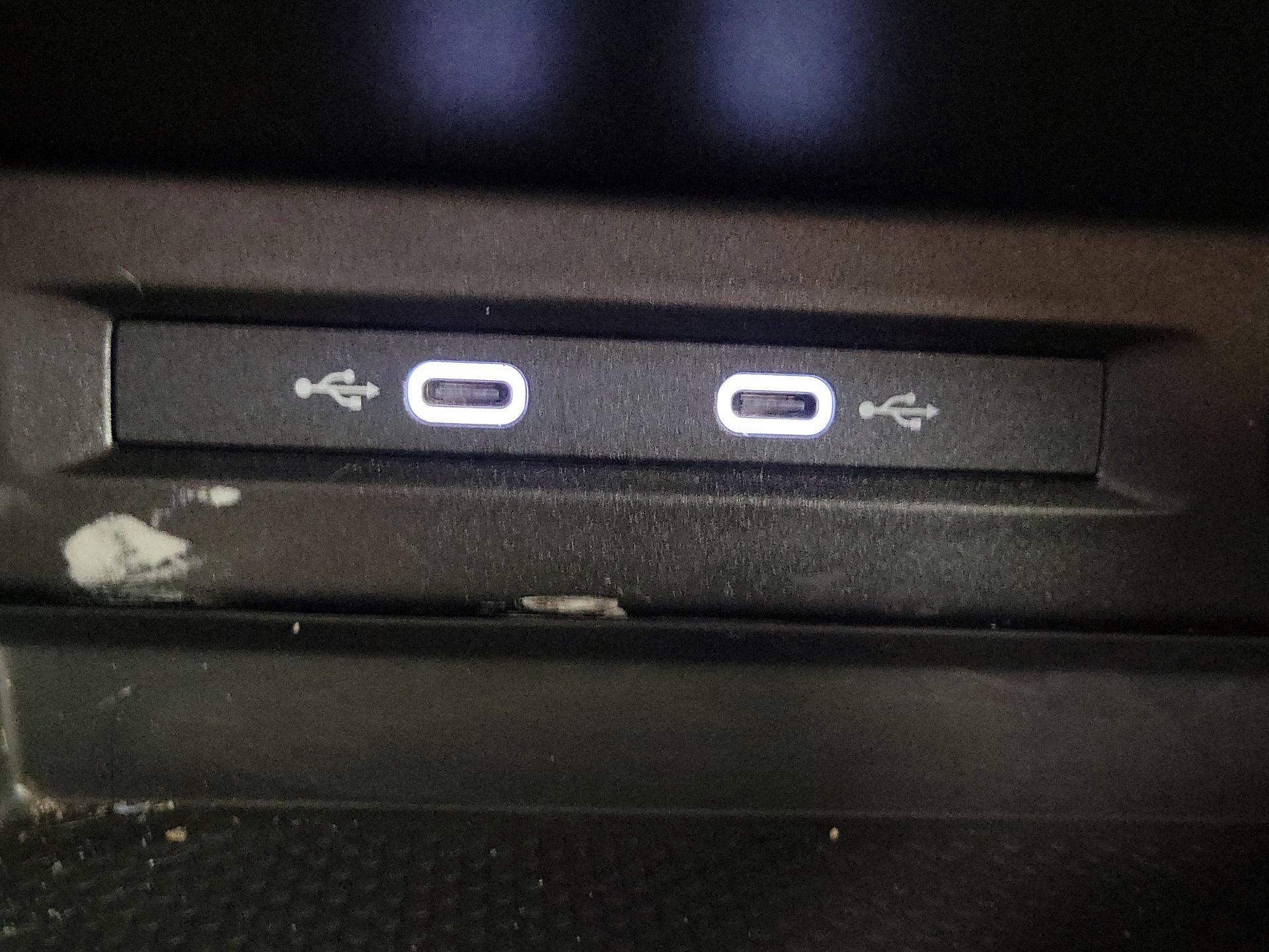 Thumbnail: 2021 Volkswagen Tiguan - 18