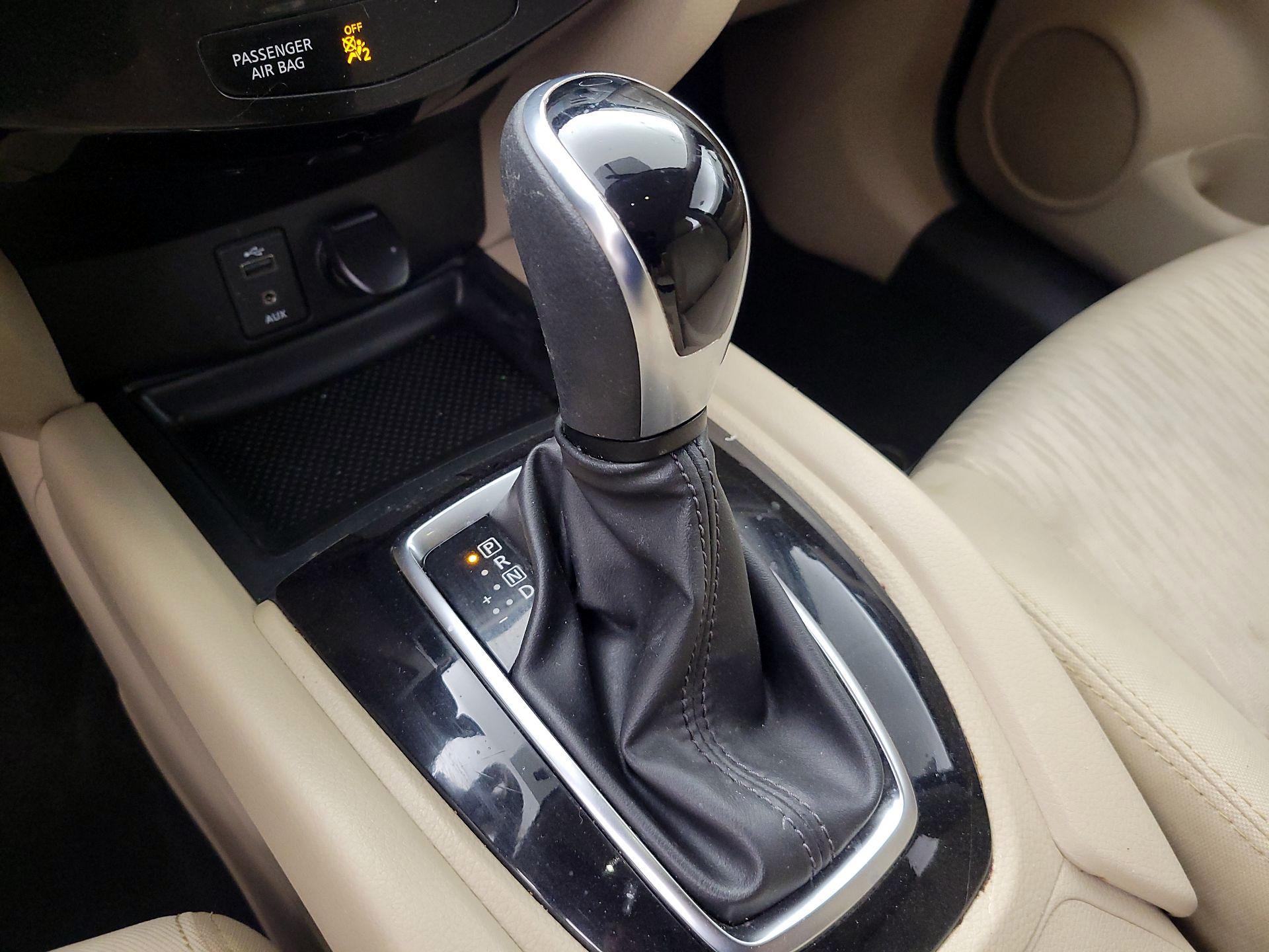 Thumbnail: 2017 Nissan Rogue - 17