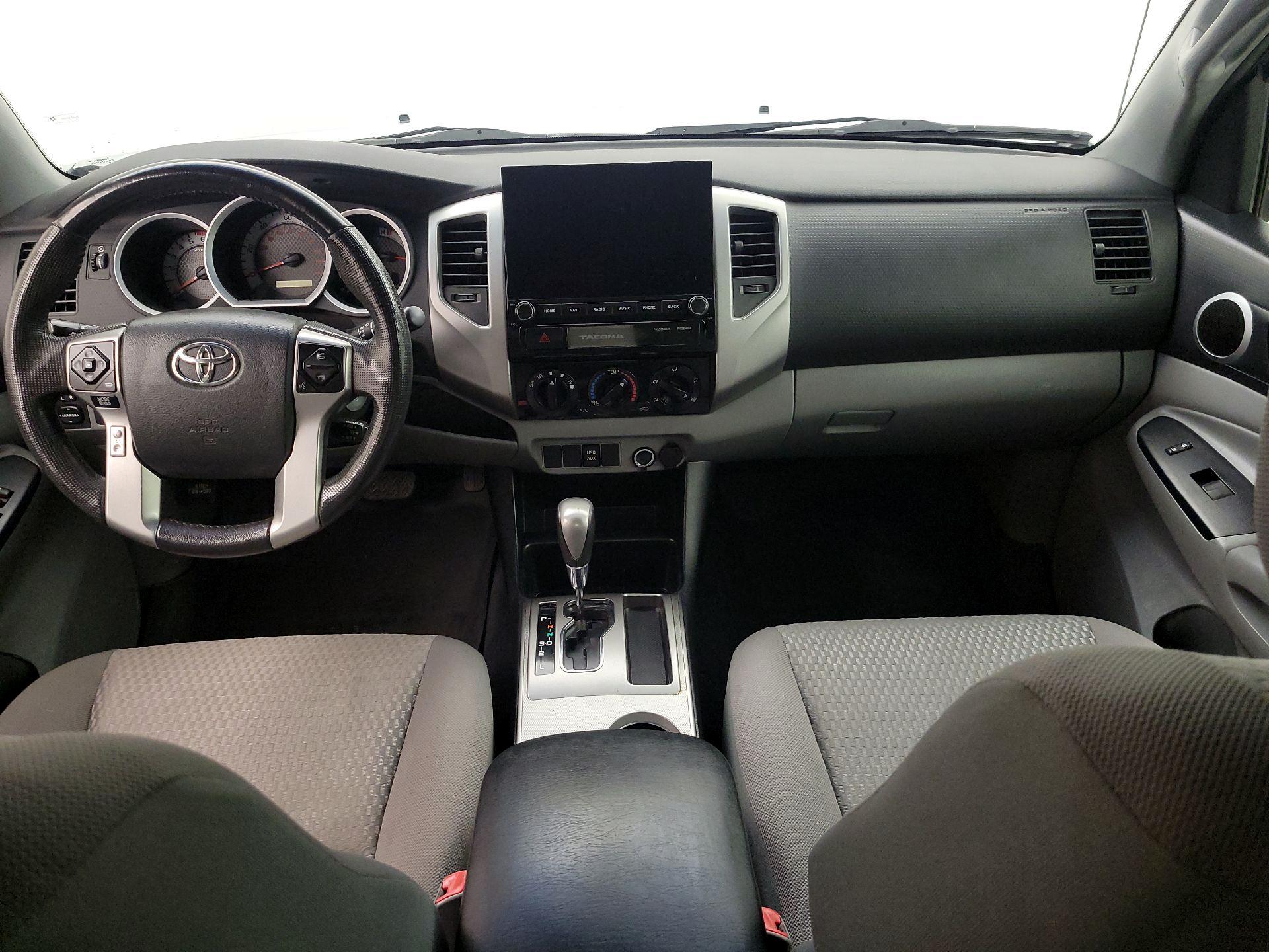 Thumbnail: 2015 Toyota Tacoma - 9