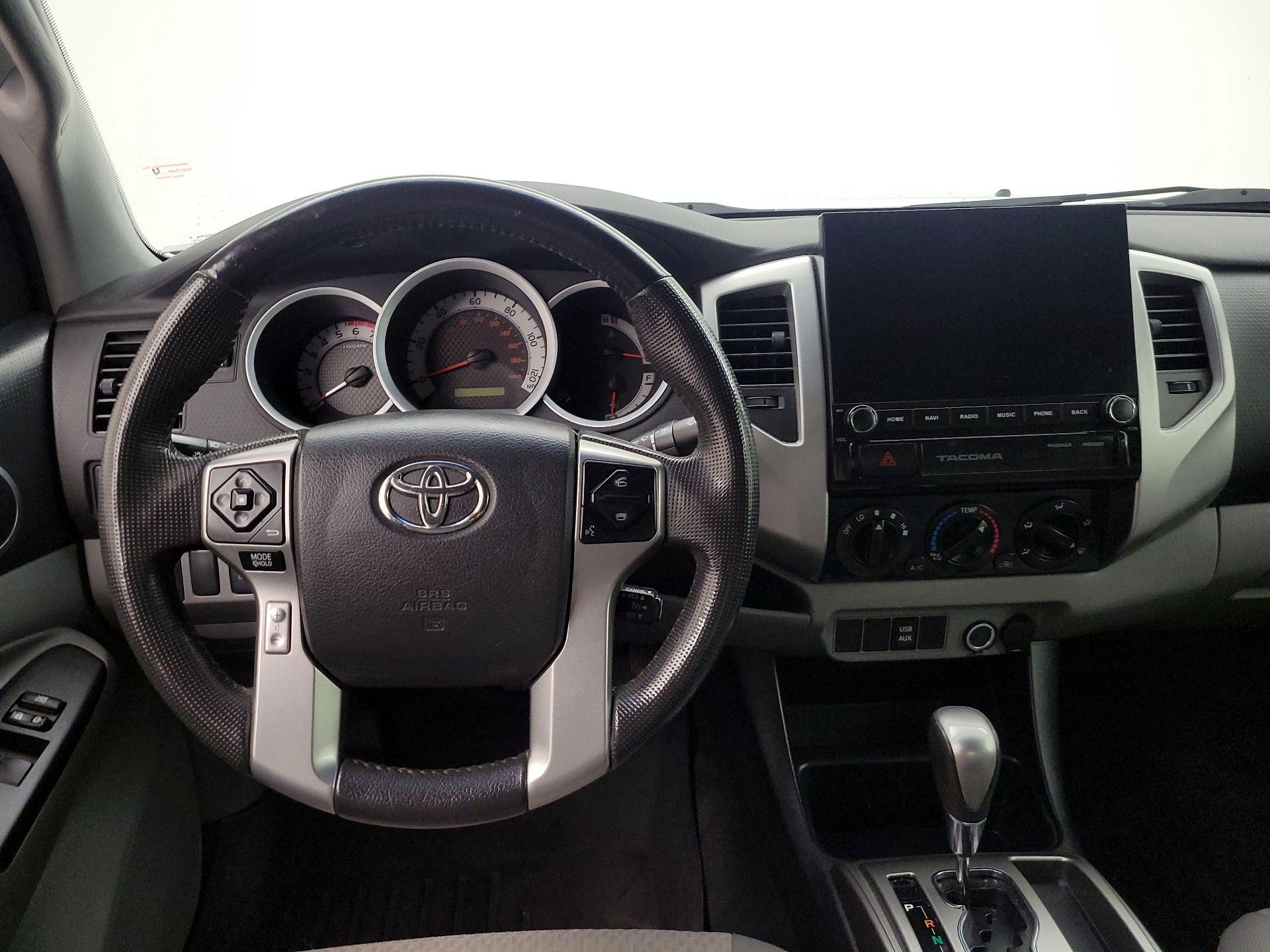 Thumbnail: 2015 Toyota Tacoma - 10