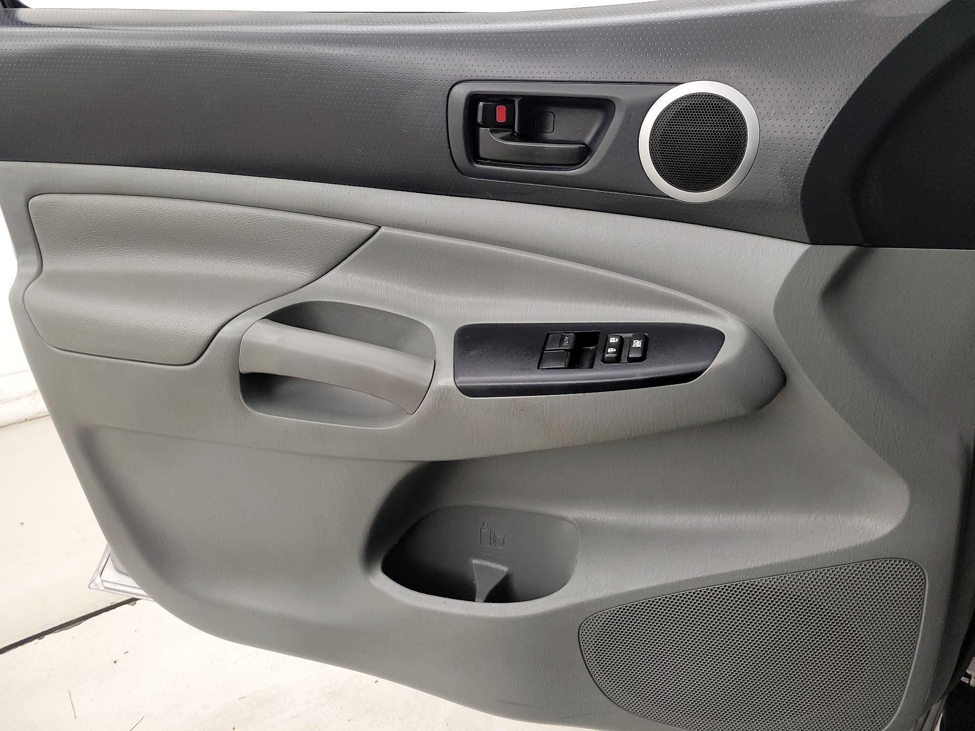 Thumbnail: 2015 Toyota Tacoma - 12