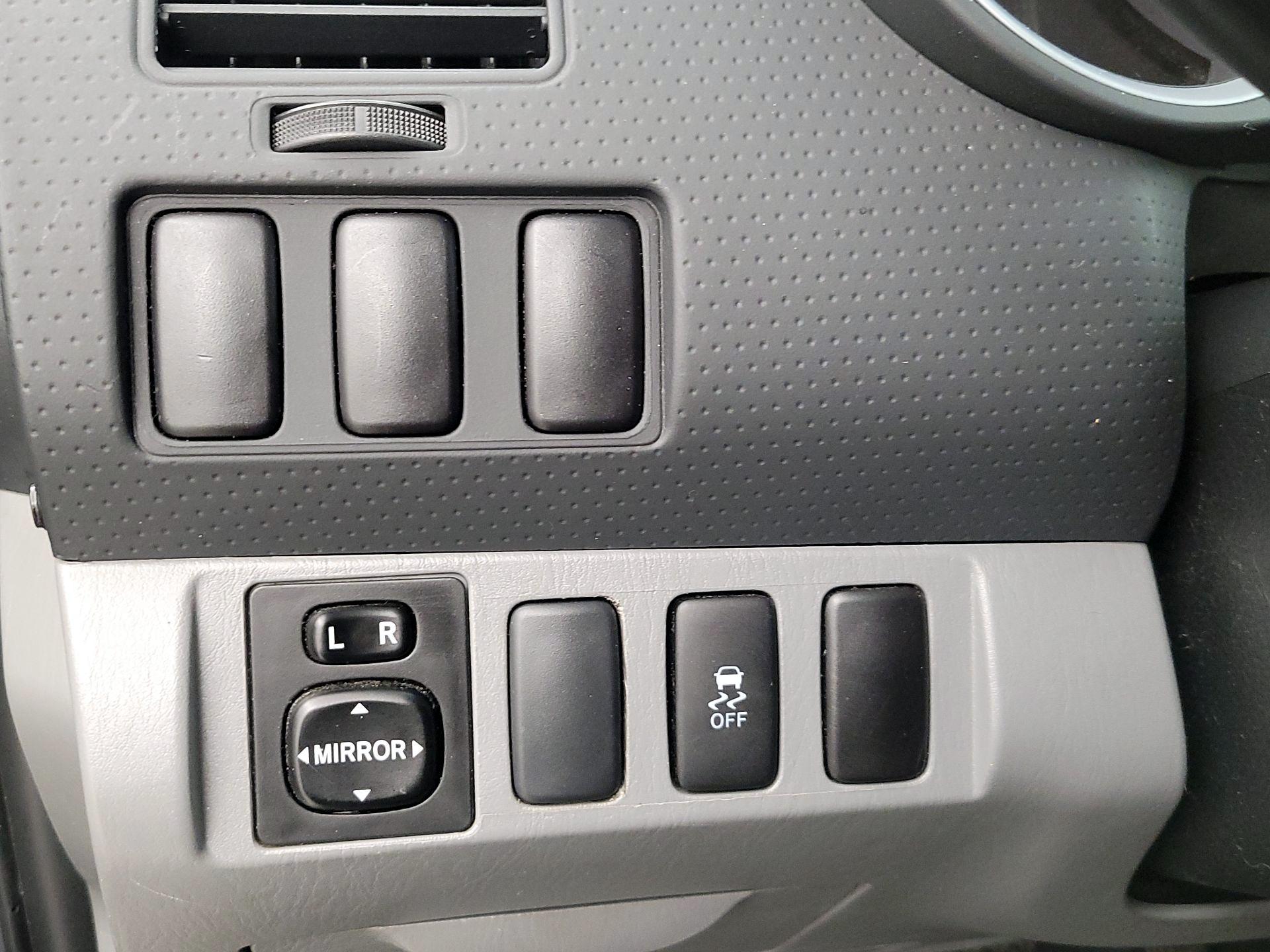 Thumbnail: 2015 Toyota Tacoma - 13