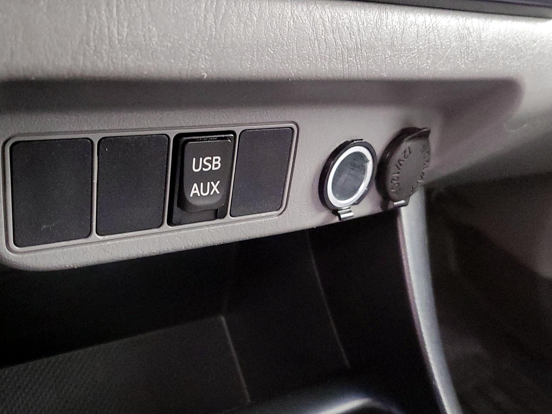 Thumbnail: 2015 Toyota Tacoma - 18