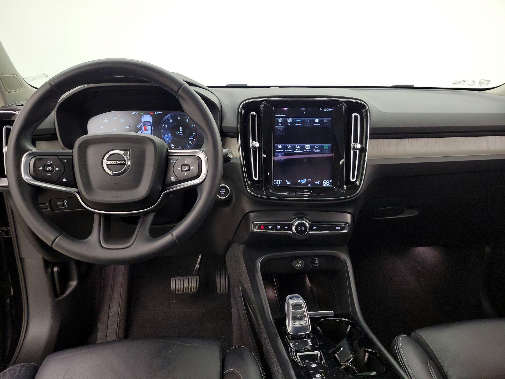 Thumbnail: 2022 Volvo XC40 - 9